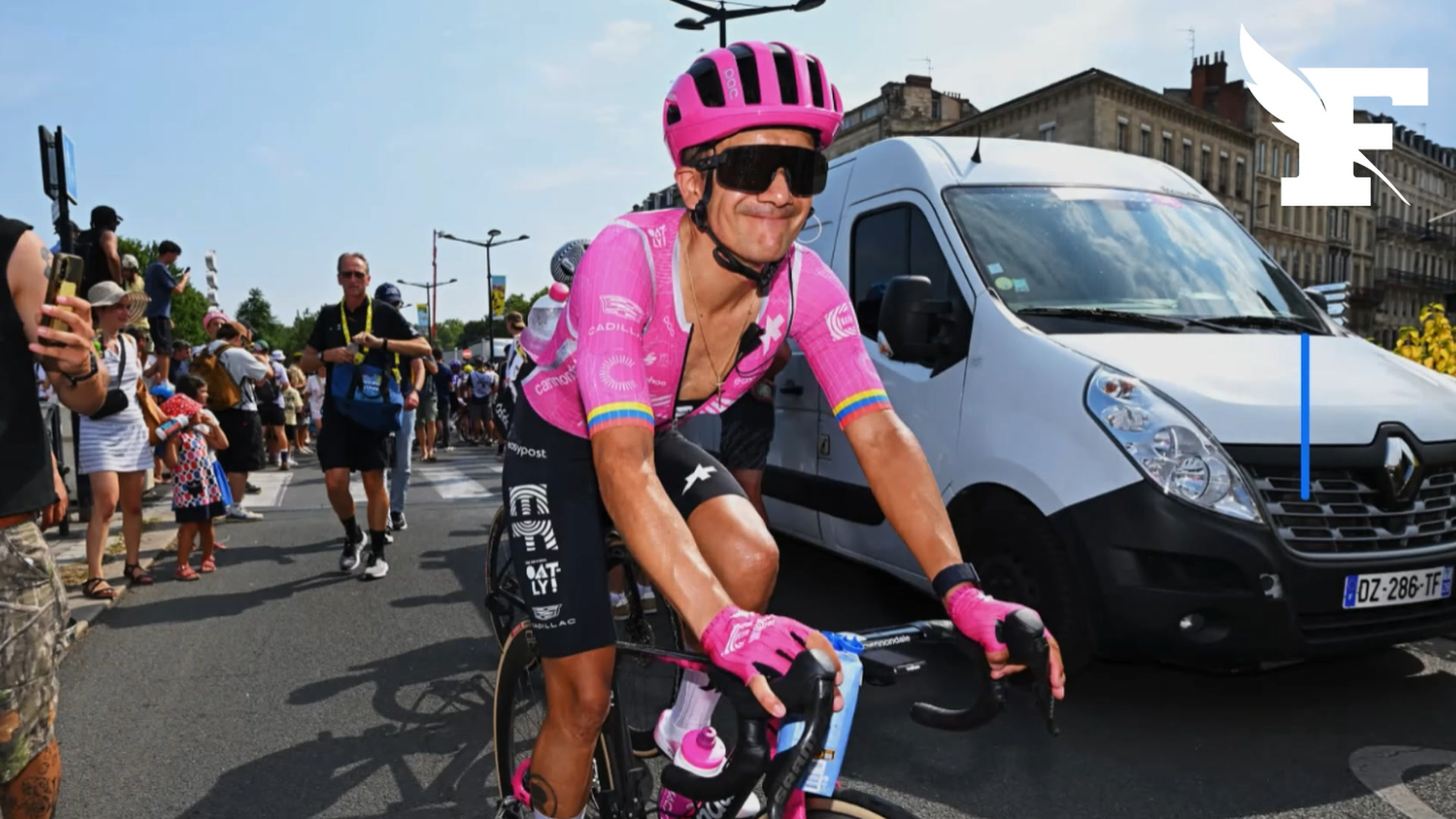 Tour de France : un spectateur imprudent manque de faire tomber Richard Carapaz
