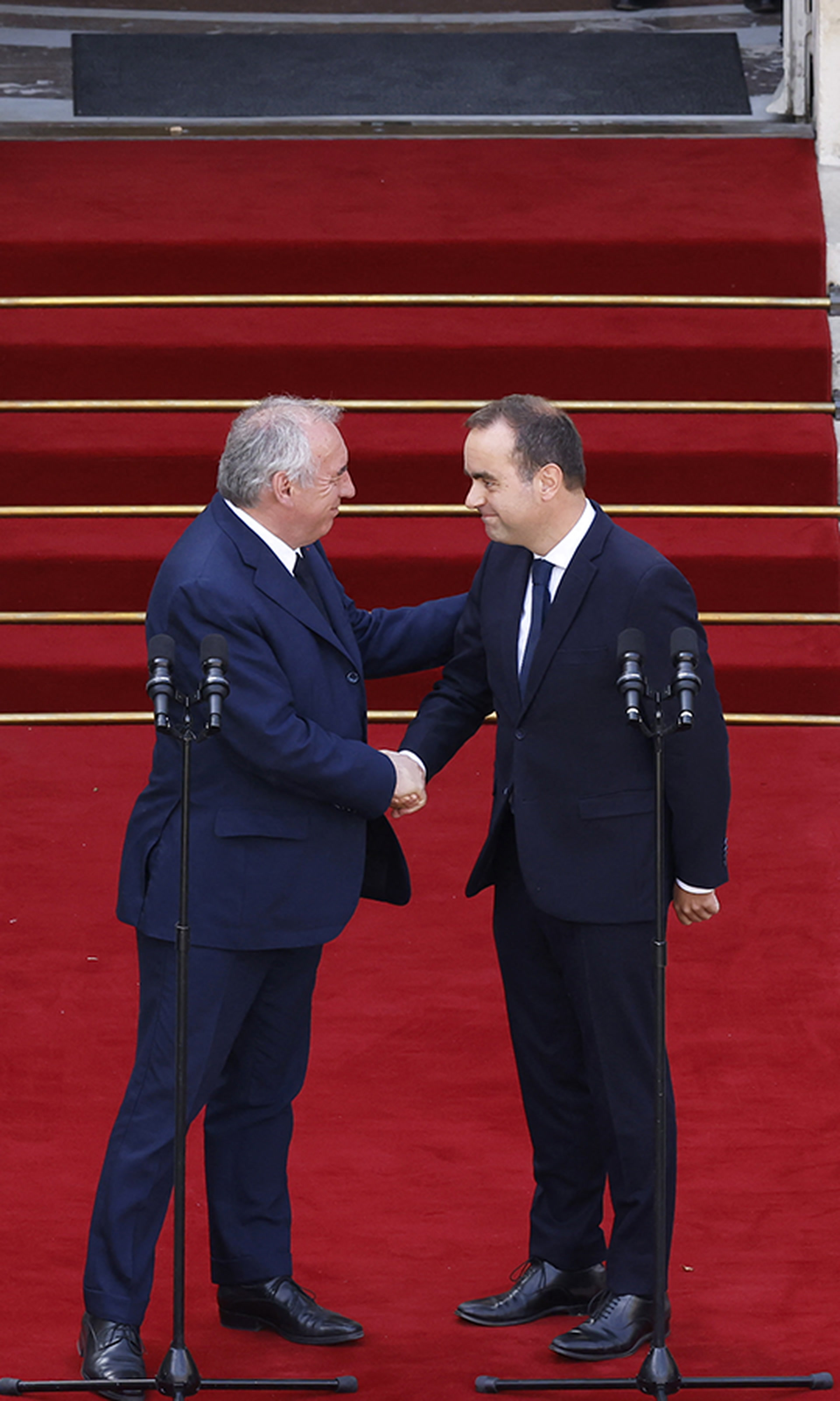 Quels avantages gardent les ministres après leur départ du gouvernement ?