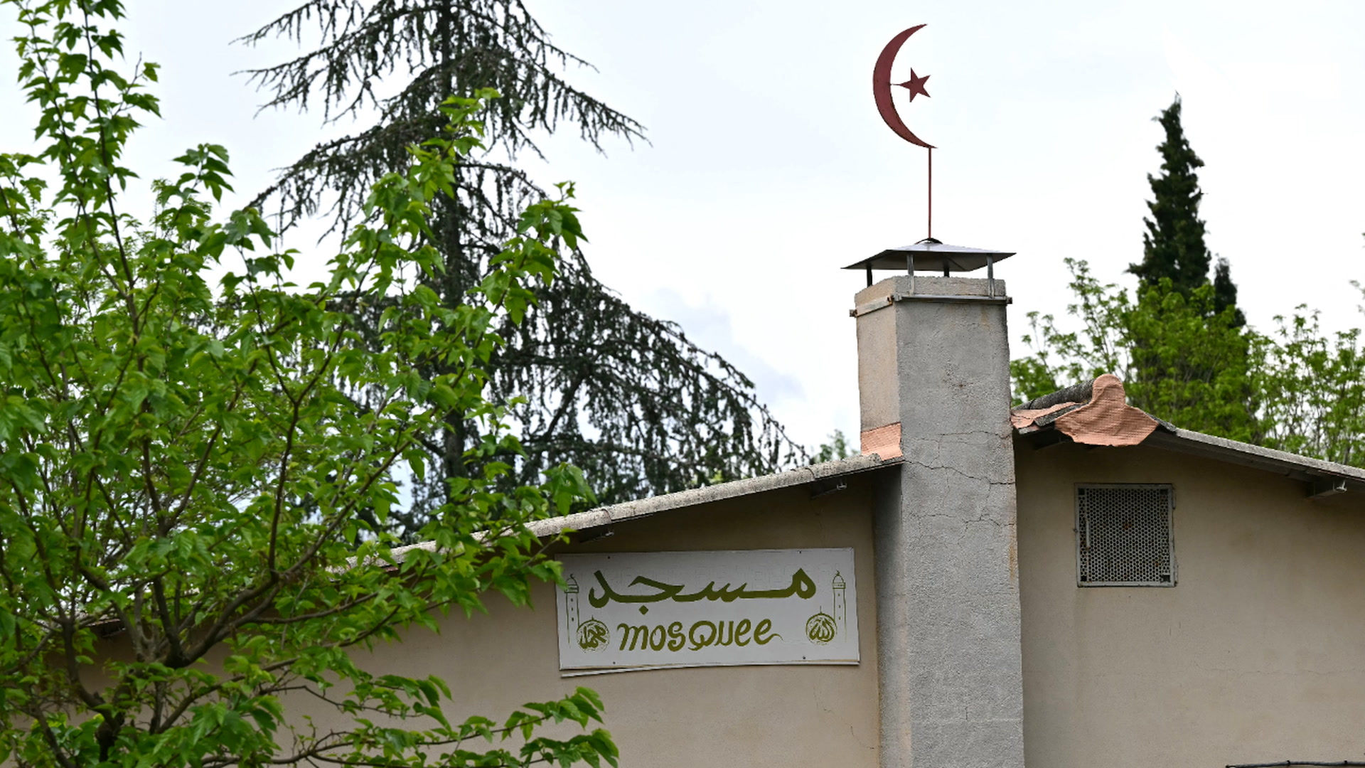 Meurtre dans une mosquée: le suspect s’est rendu dans un commissariat en Italie