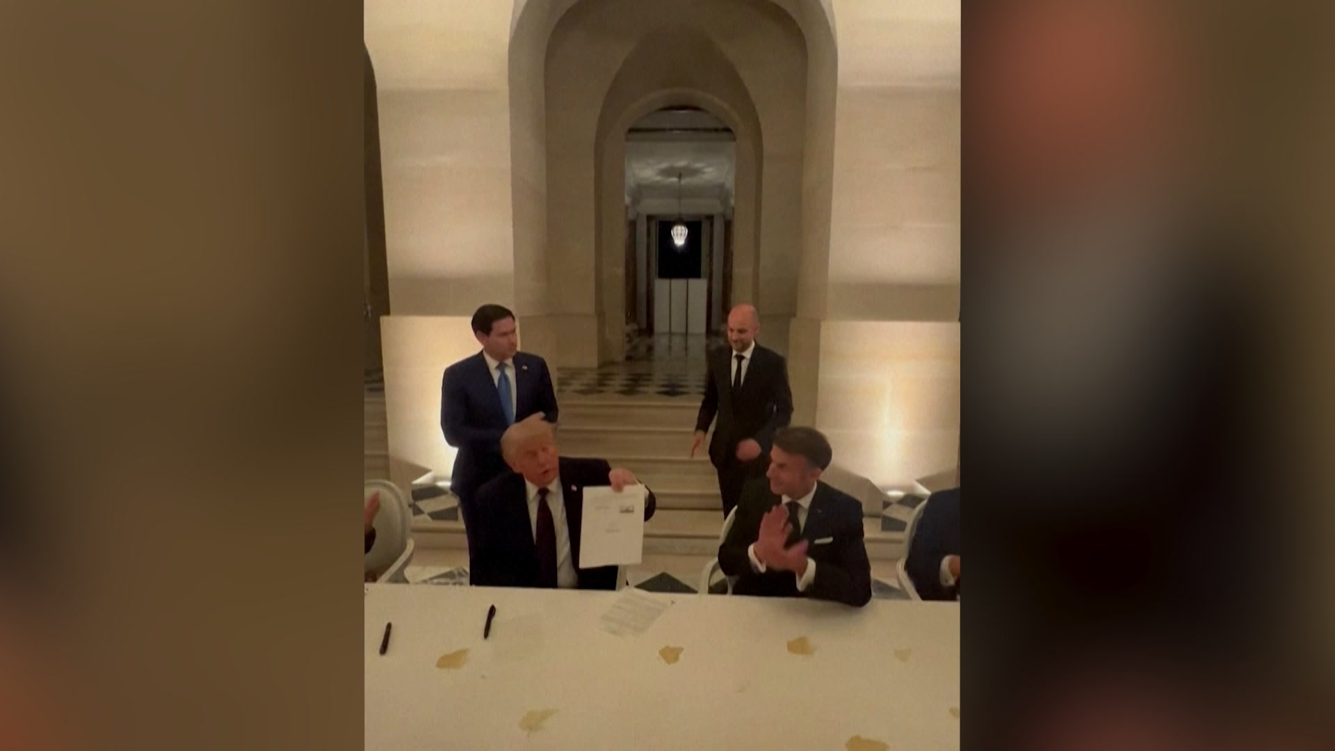 Guerre au Moyen-Orient: Donald Trump a signé le protocole d'accord à Versailles