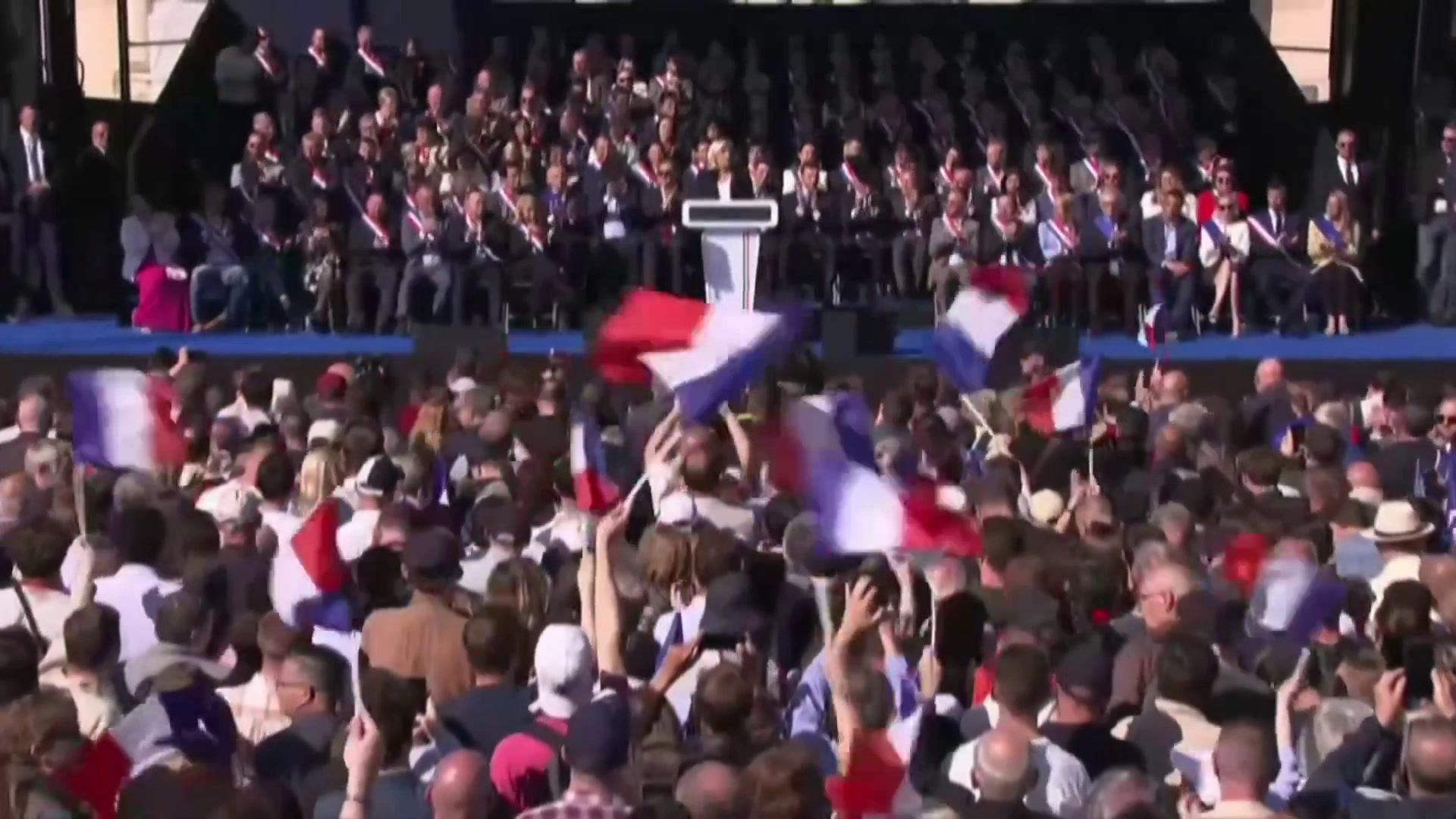 «Il existe manifestement en France plusieurs catégories de citoyens», fustige Marine Le Pen