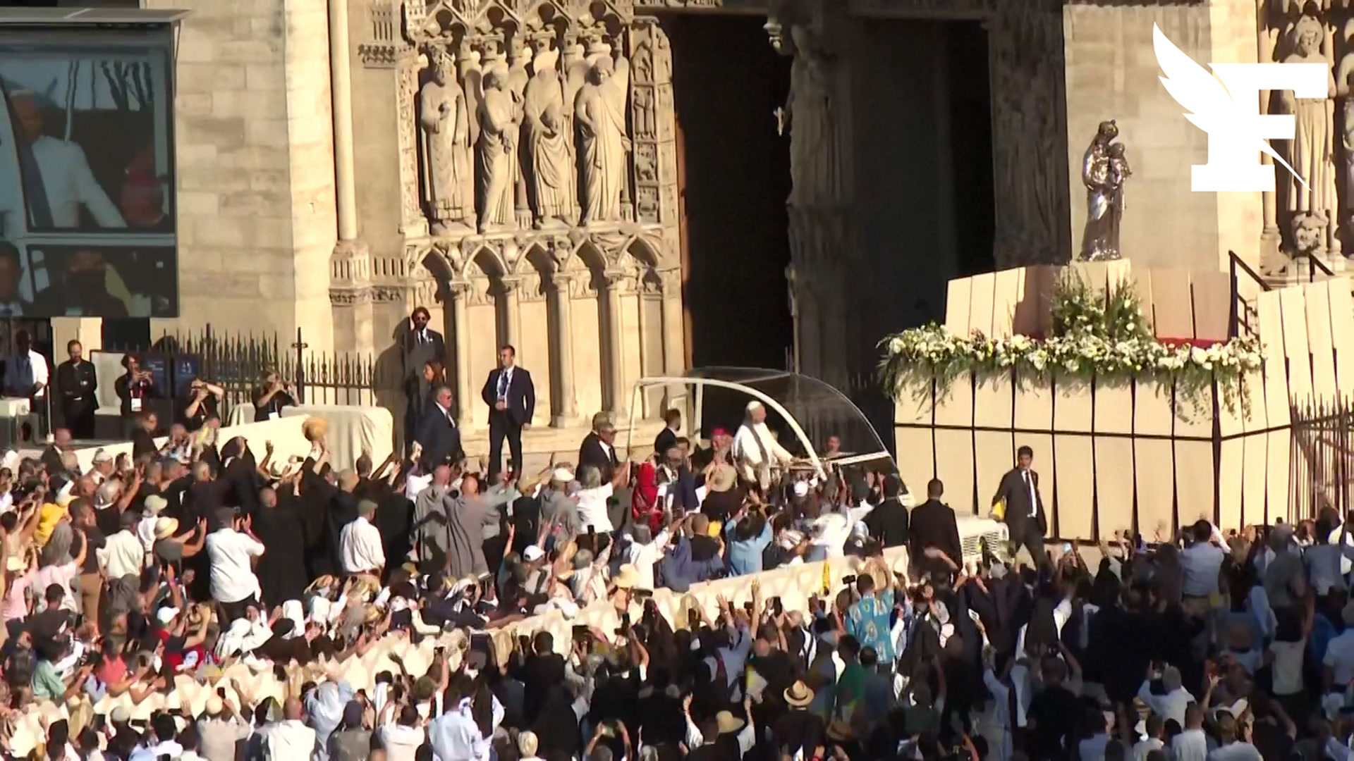 L'arrivée du pape Léon XIV à la cathédrale Notre-Dame de Paris