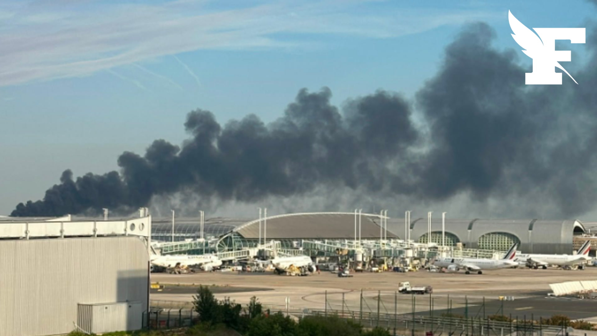 Un incendie se déclare dans un entrepôt près de l’aéroport Charles de Gaulle