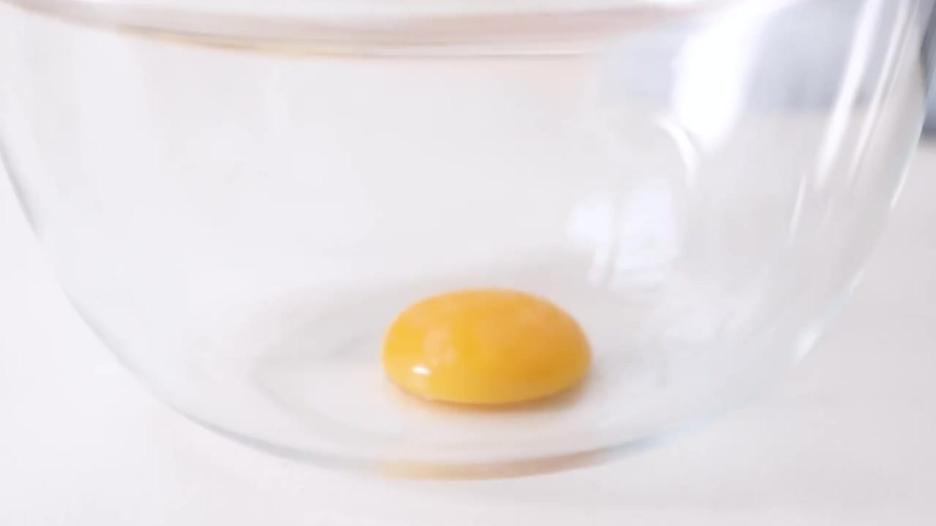 Comment clarifier un œuf facilement ?