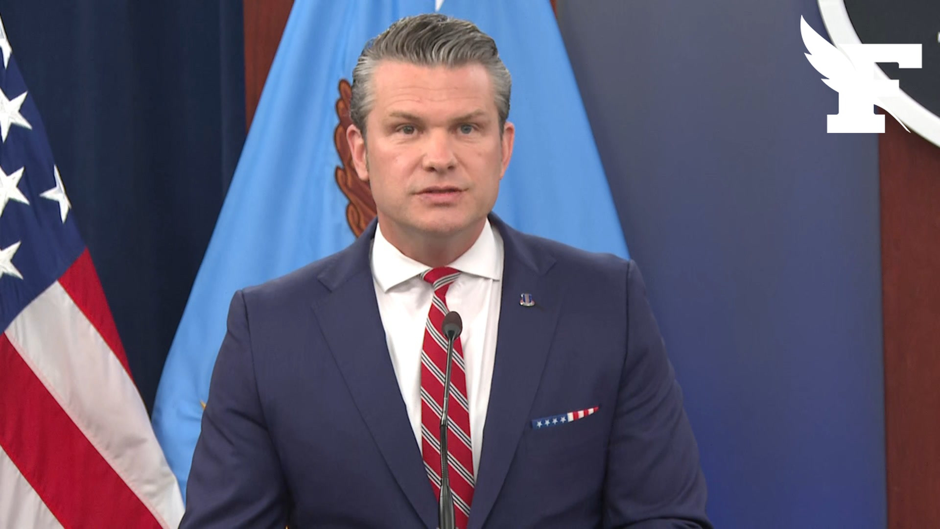 Les Etats-Unis riposteront si l'Iran attaque le commerce maritime dans le détroit d'Ormuz, annonce son ministre de la Défense