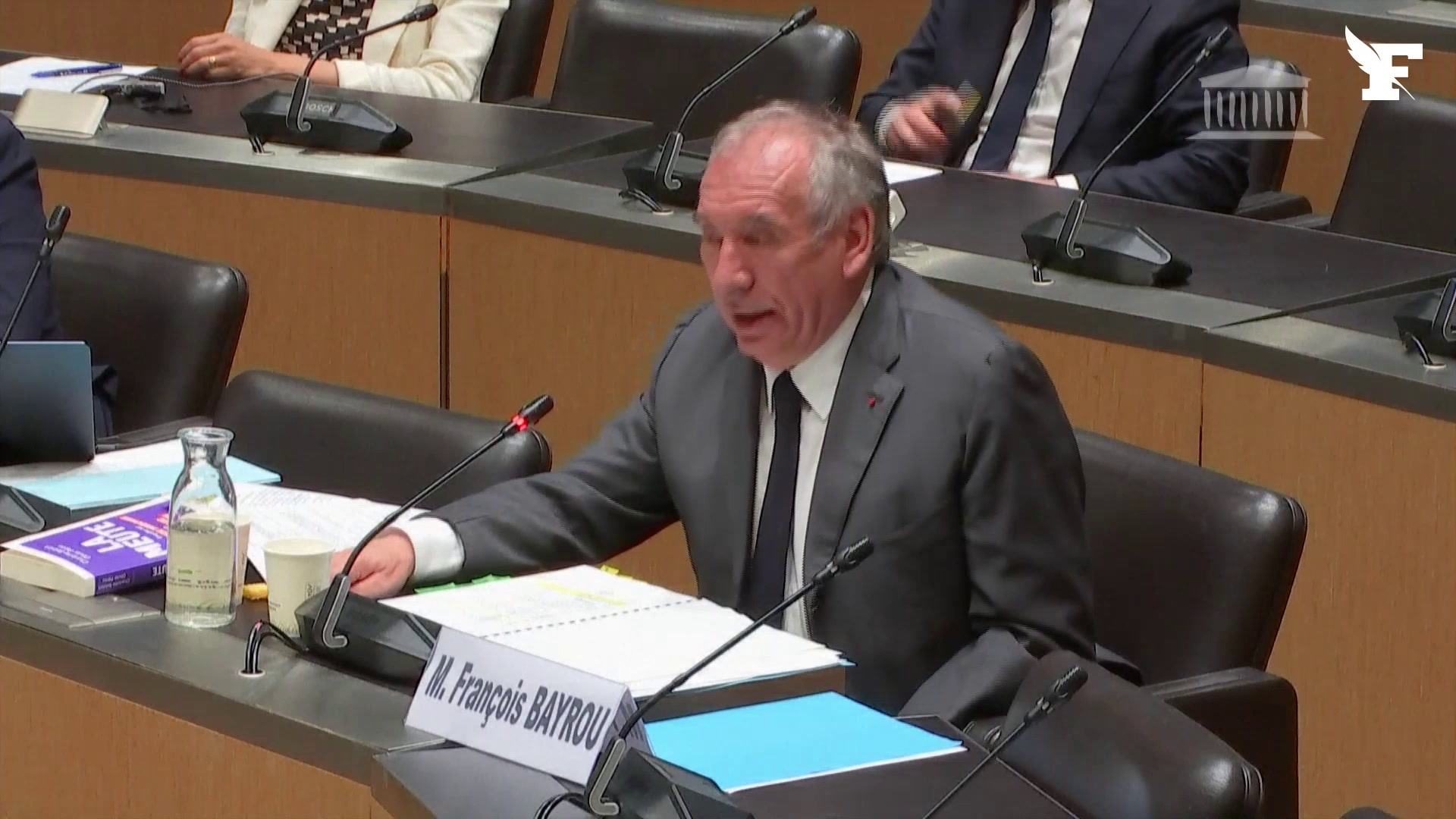 «Pour moi ce n’est pas de la violence. C’était un geste de père de famille»: François Bayrou interrogé sur la gifle qu'il avait donnée à un enfant