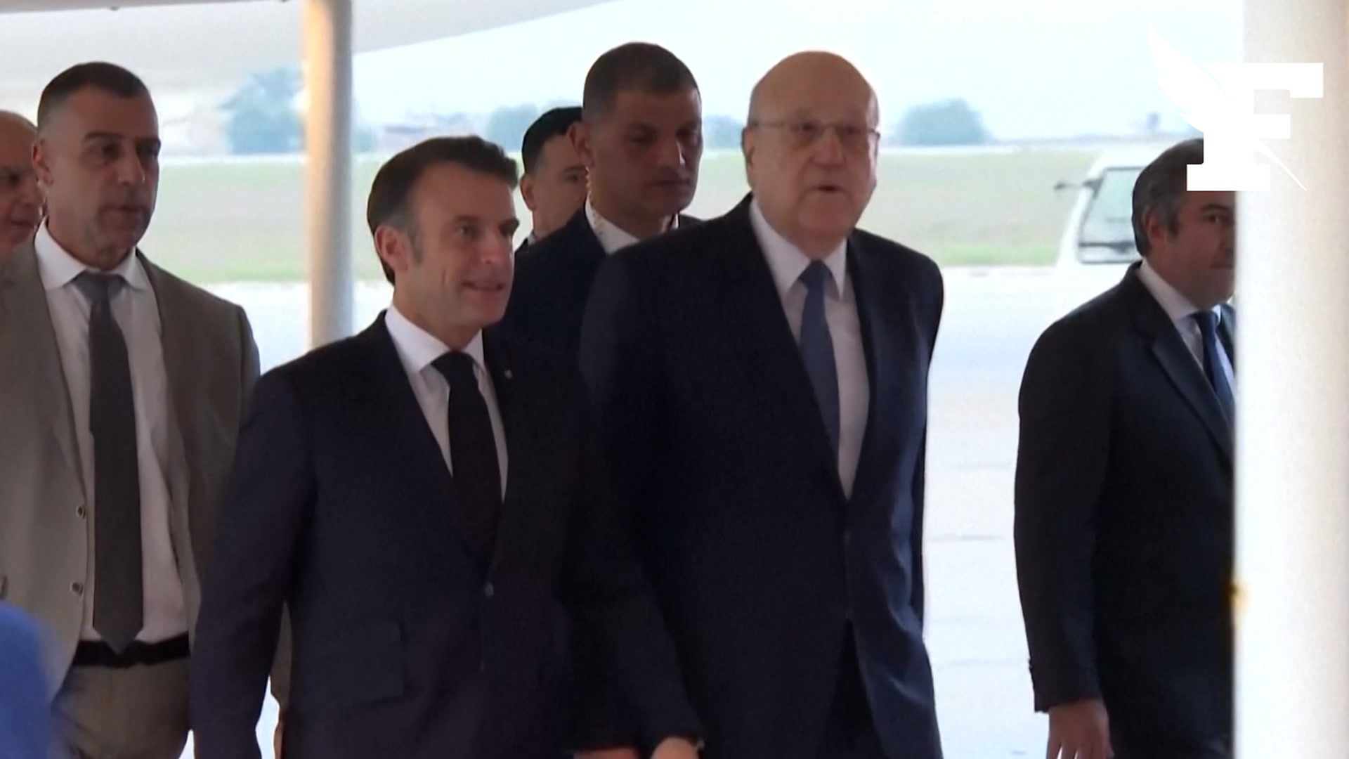 Emmanuel Macron est arrivé à Beyrouth pour rencontrer les nouveaux dirigeants du Liban