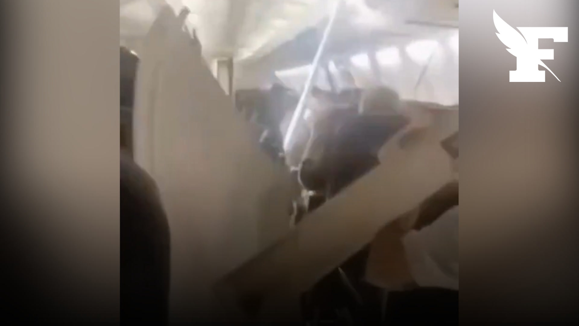 Iran : une partie du plafond d'un Boeing 737 s'effondre peu après le décollage