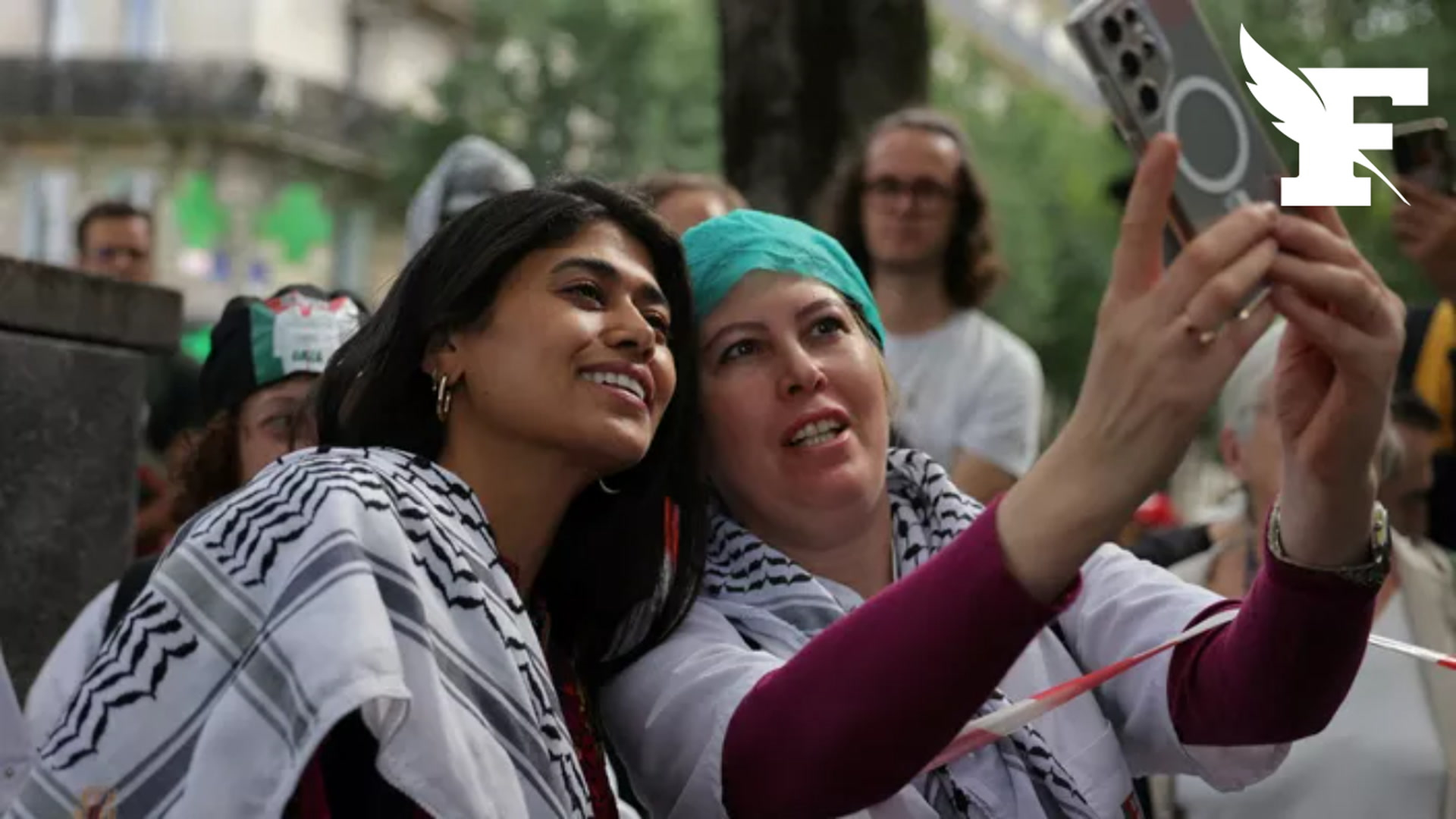 Rima Hassan regagne la flottille de Greta Thunberg pour voguer de nouveau vers Gaza