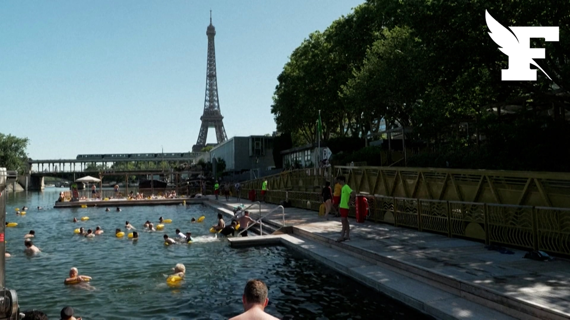 À Paris, la baignade dans la Seine est réouverte pour l'été sur trois sites