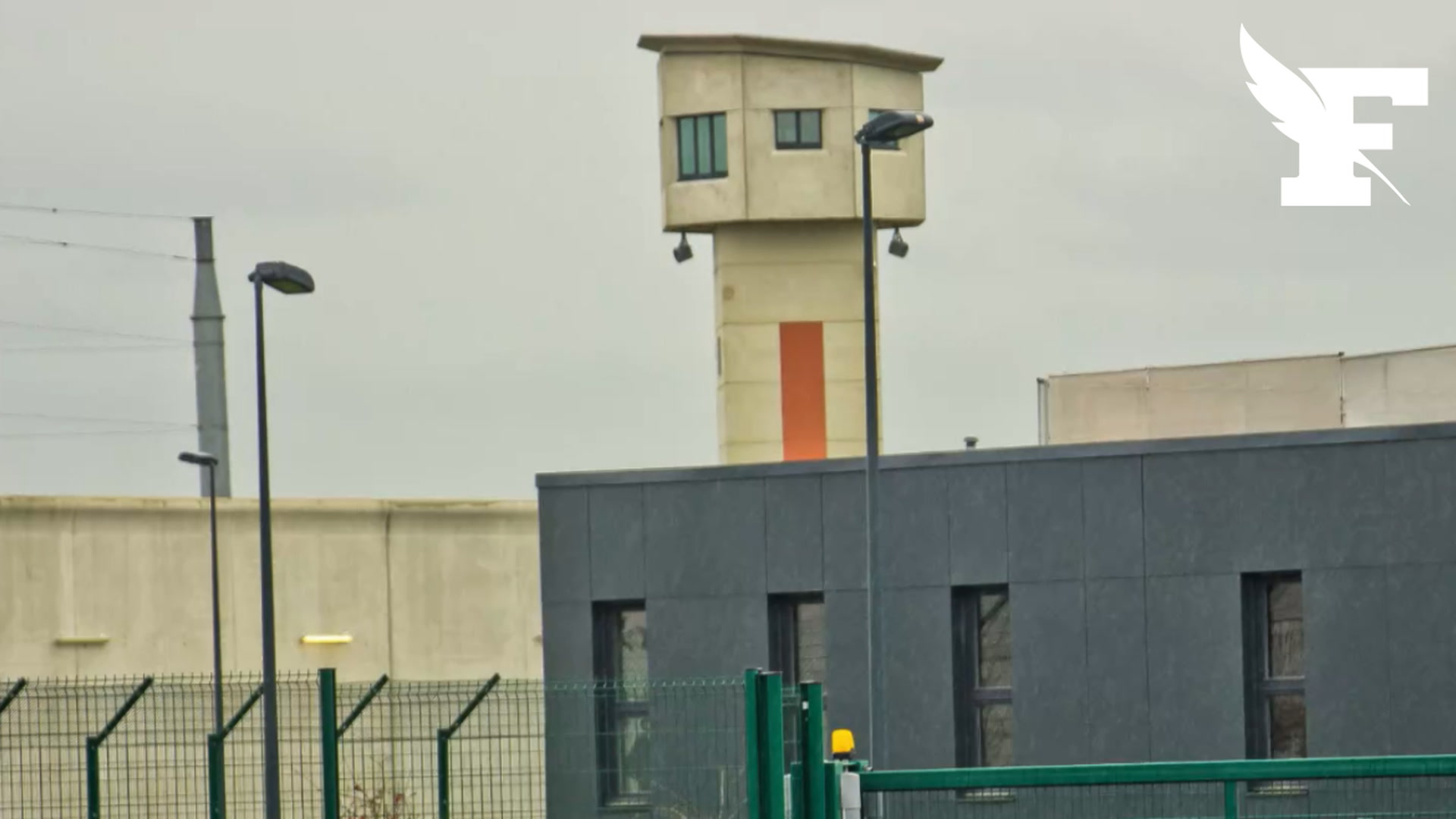 Fouilles à nu, pratiques asphyxiantes: un juge ordonne la fin des violences dans la prison de haute sécurité