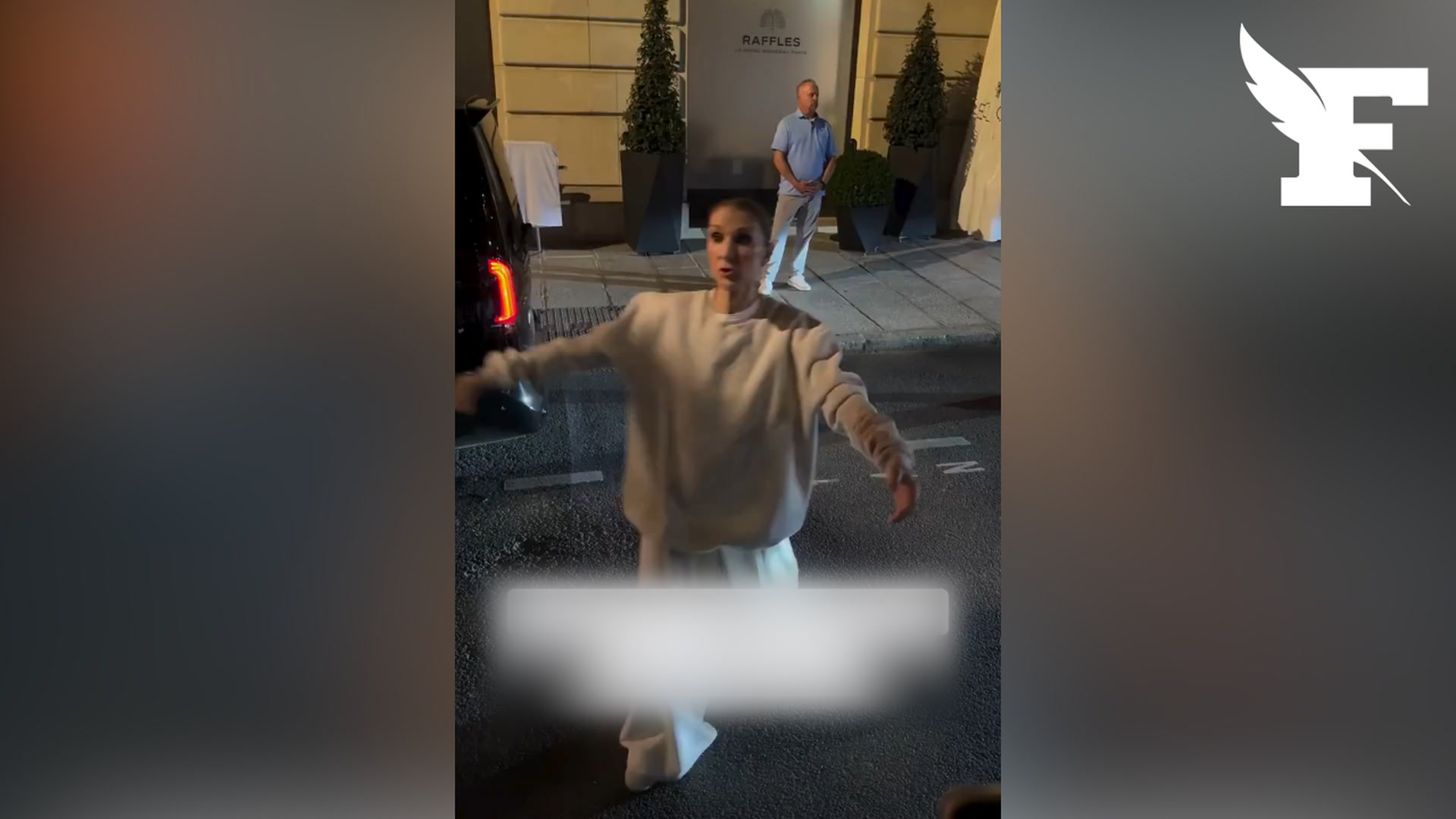 Les images des pas de danse de Céline Dion devant ses admirateurs à Paris