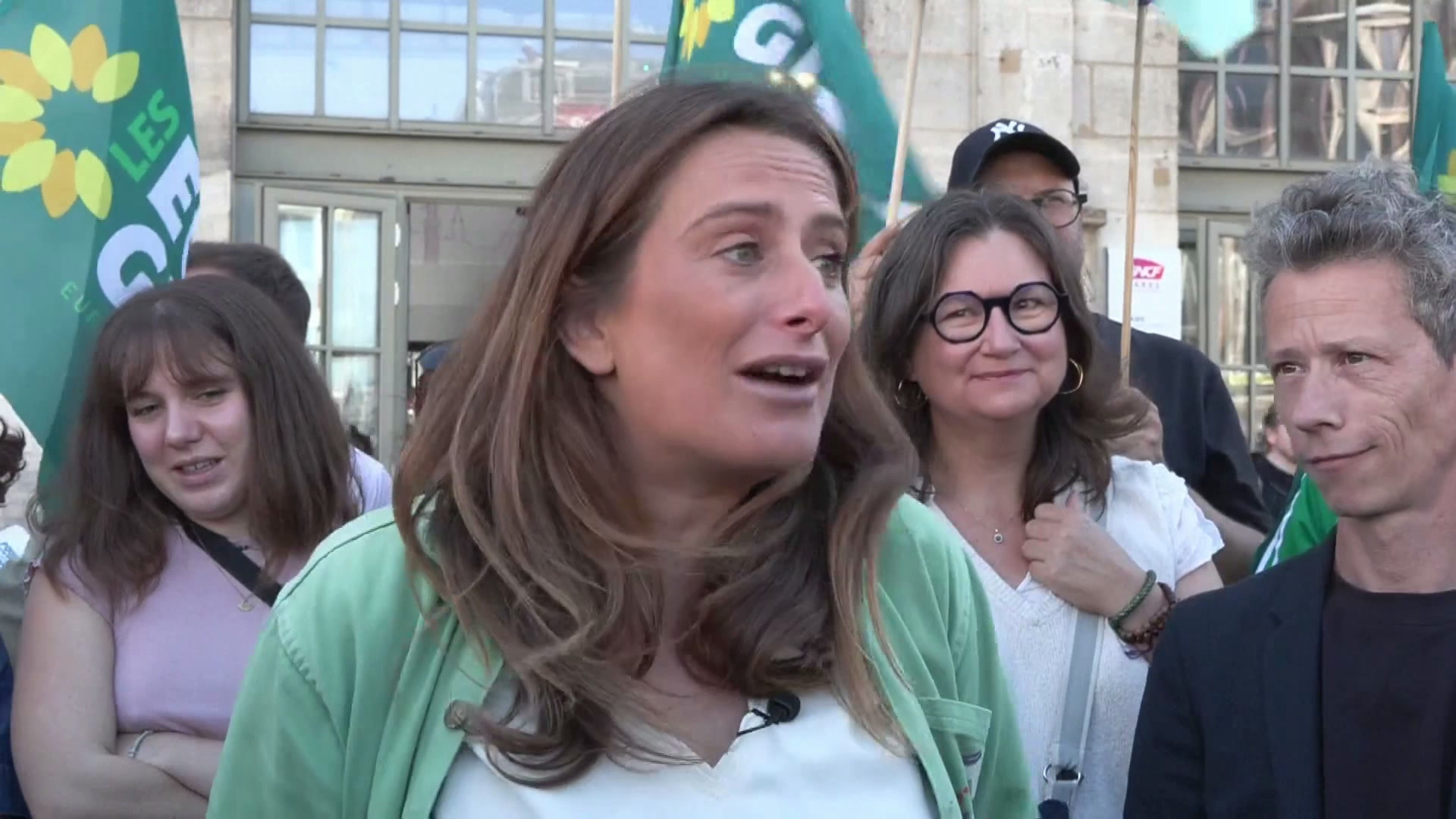 «Chaque braderie a une couleur particulière politiquement», estime Marine Tondelier alors que plusieurs candidats à la présidentielle se succèdent à la Braderie de Lille