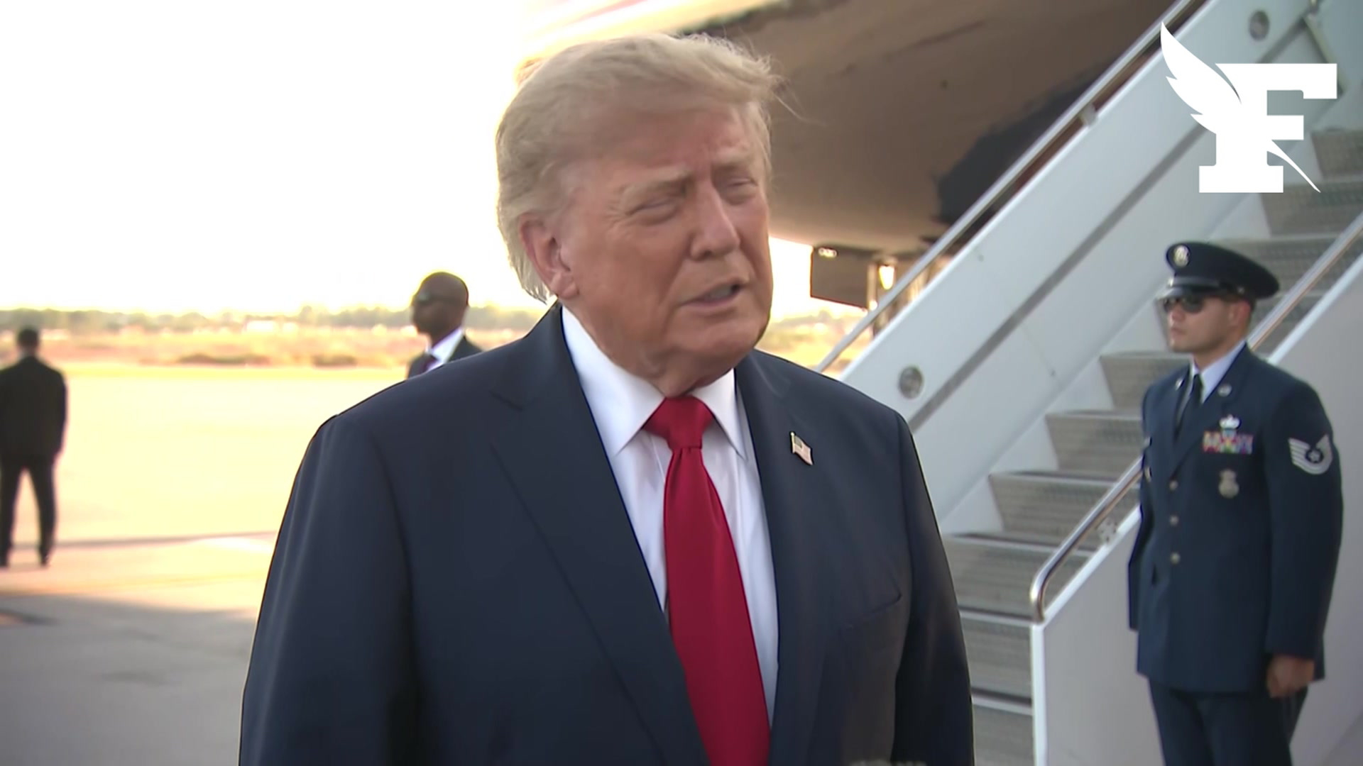 «Je trouve ça ridicule»: Trump envisage de rompre les échanges commerciaux avec l’UE en raison de son projet d’association avec le Canada