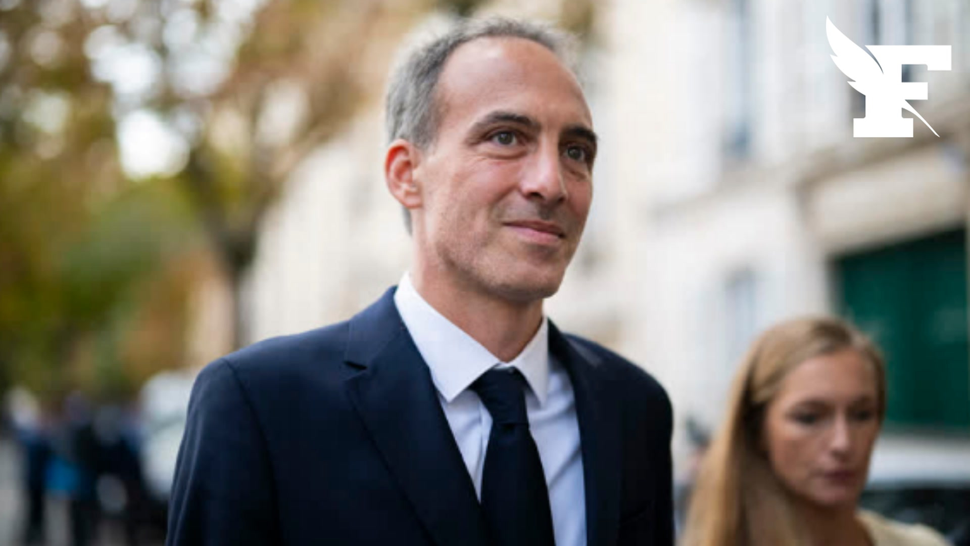 «On leur pisse dessus»: un média proche de la gauche radicale dévoile une vidéo de propos tenus par Raphaël Glucksmann sur ses adversaires