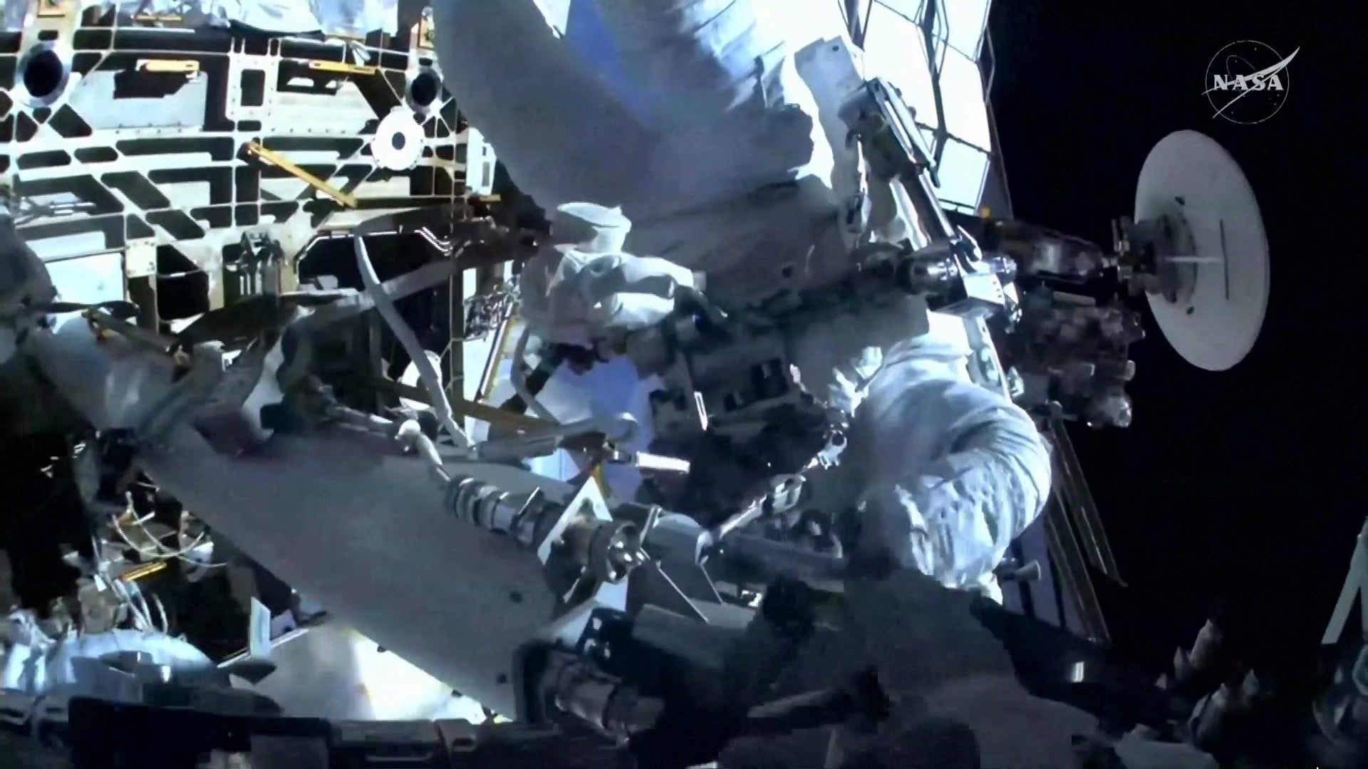 Sophie Adenot dans l'espace : la nouvelle antenne est en train d'être installée