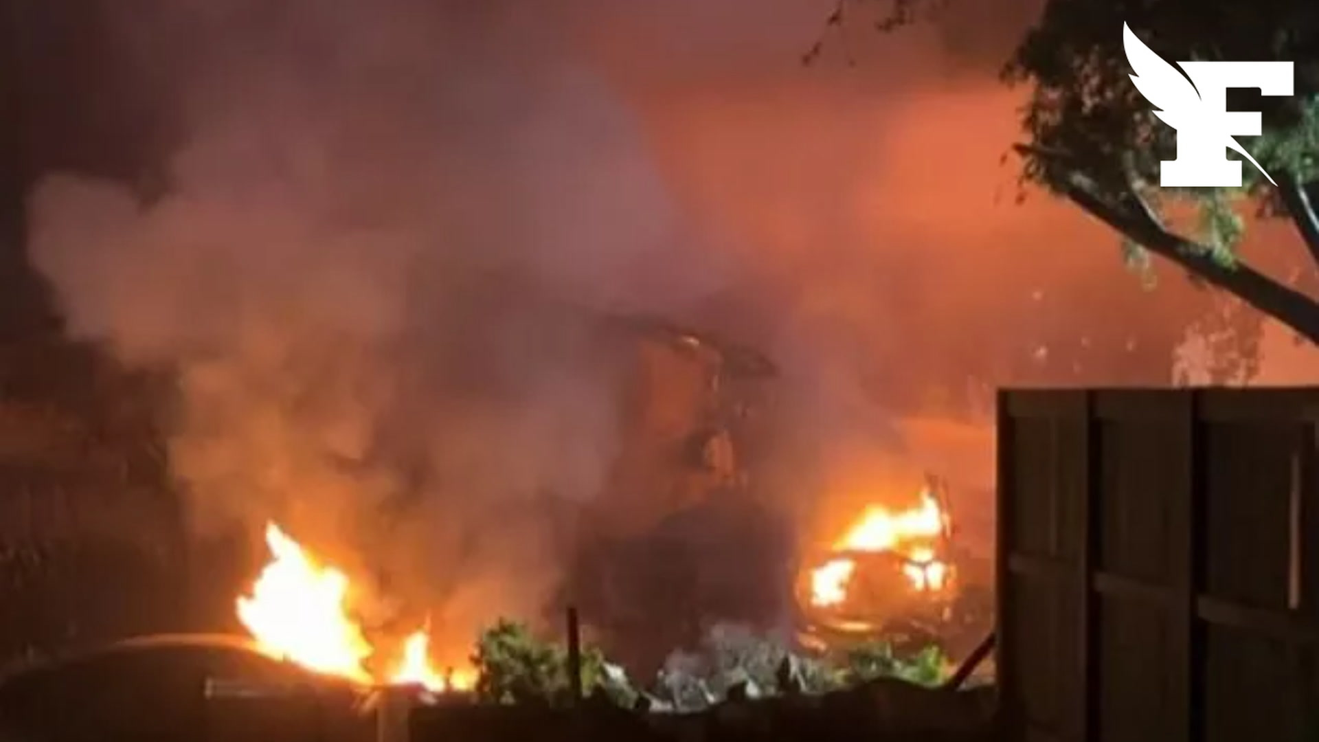 Californie: les images de la zone résidentielle ou s'est crashé un jet privé