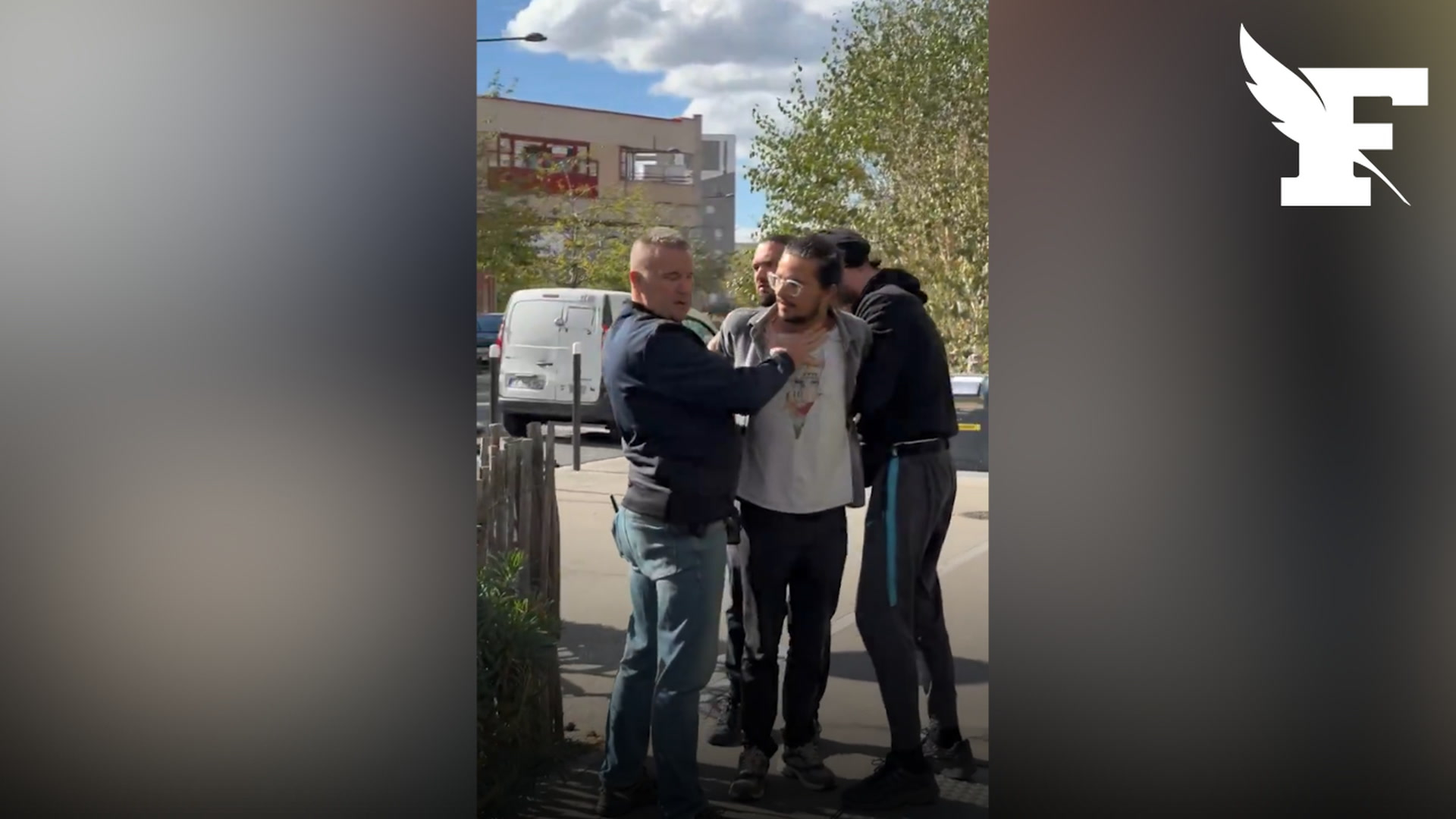 Les images de l'arrestation de Ritchy Thibault, militant d'extrême gauche et ancien collaborateur parlementaire d'Ersilia Soudais