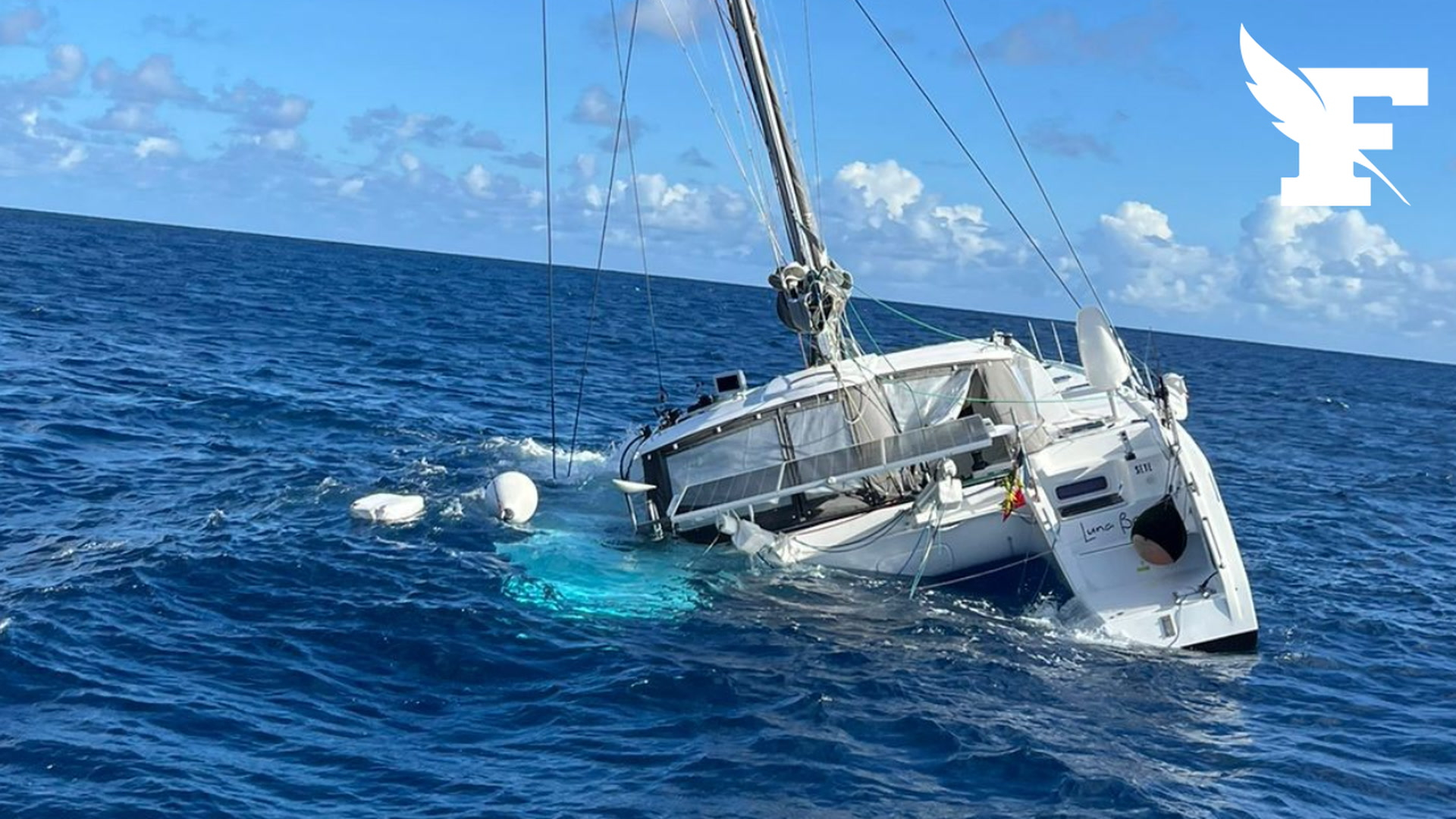 Voile: la championne olympique Charline Picon et sa famille secourues en mer après avoir fait naufrage