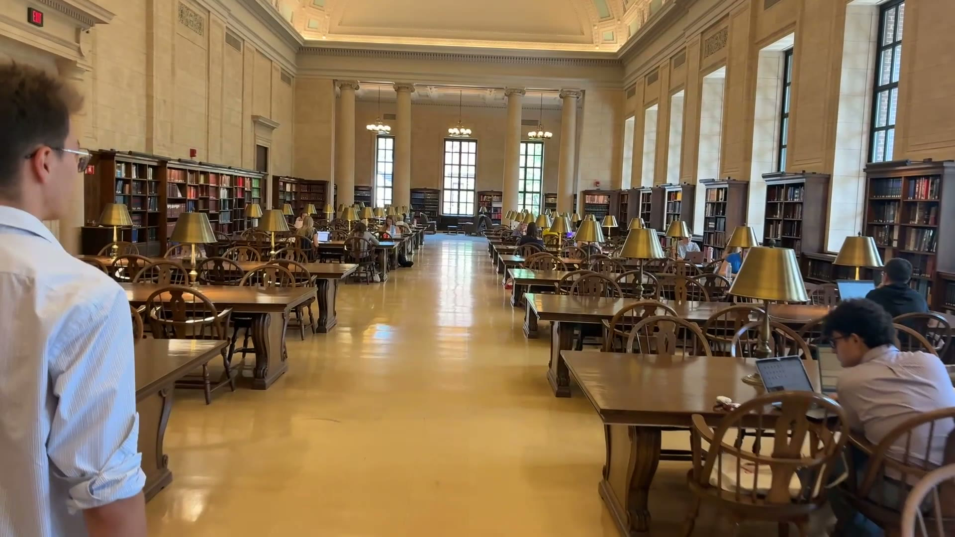 Bibliothèque interdite au public, pizzeria de Mark Zuckerberg et arène sportive…Bibliothèque interdit au public, Un étudiant français nous emmène dans les coulisses de Harvard