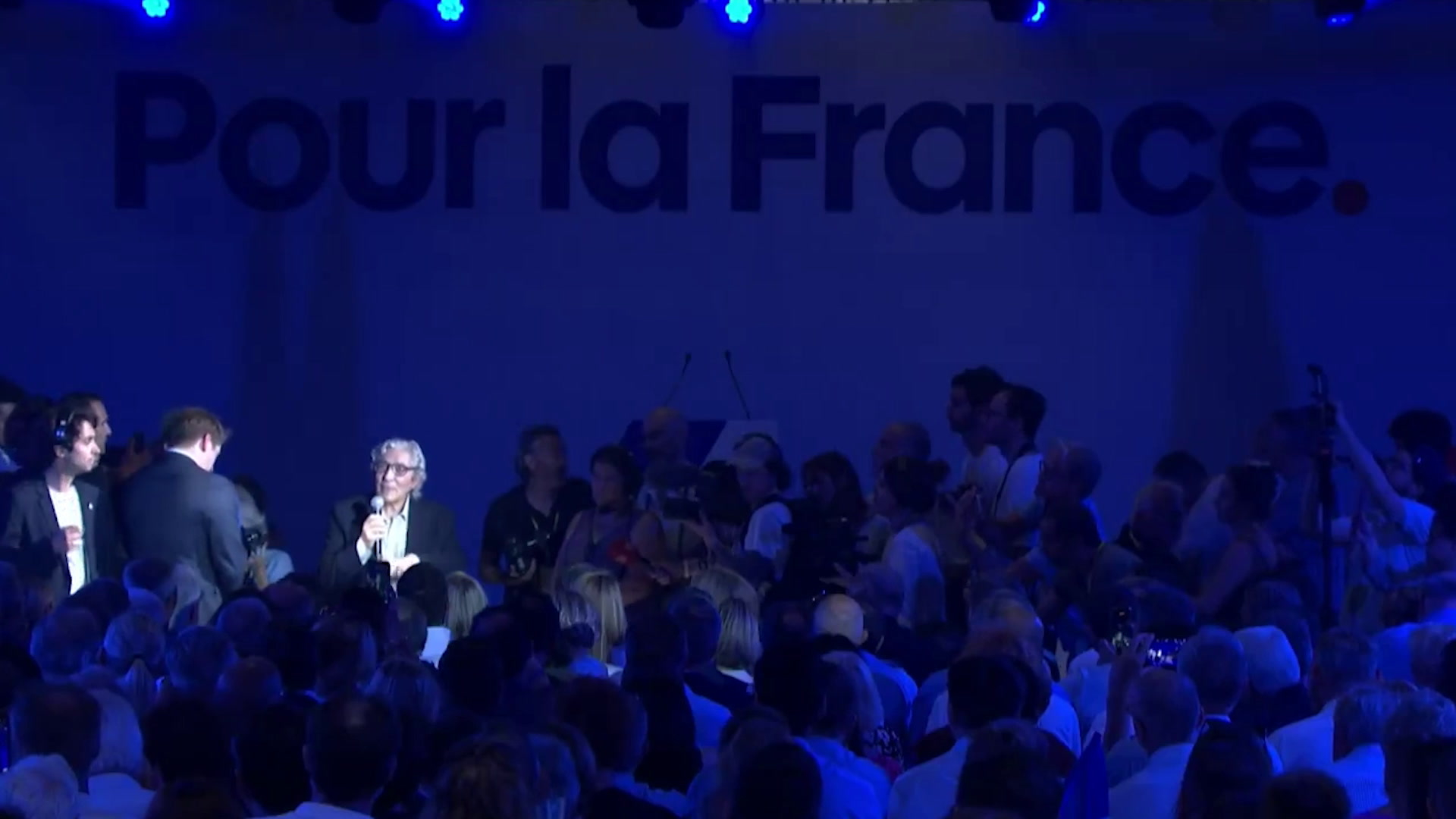 «Il est devenu le héros de la prison où j’étais»: Boualem Sansal encense Bruno Retailleau lors de son meeting