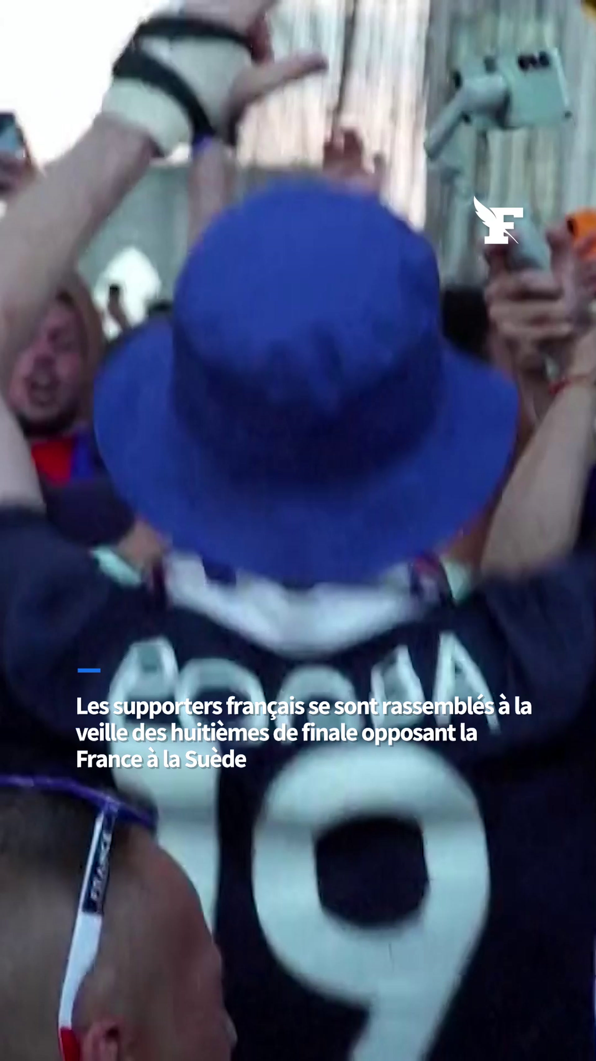 Liesses de joie, ambiance euphorique... A New York, les supporters des Bleus se rassemblent sur le Brooklyn Bridge