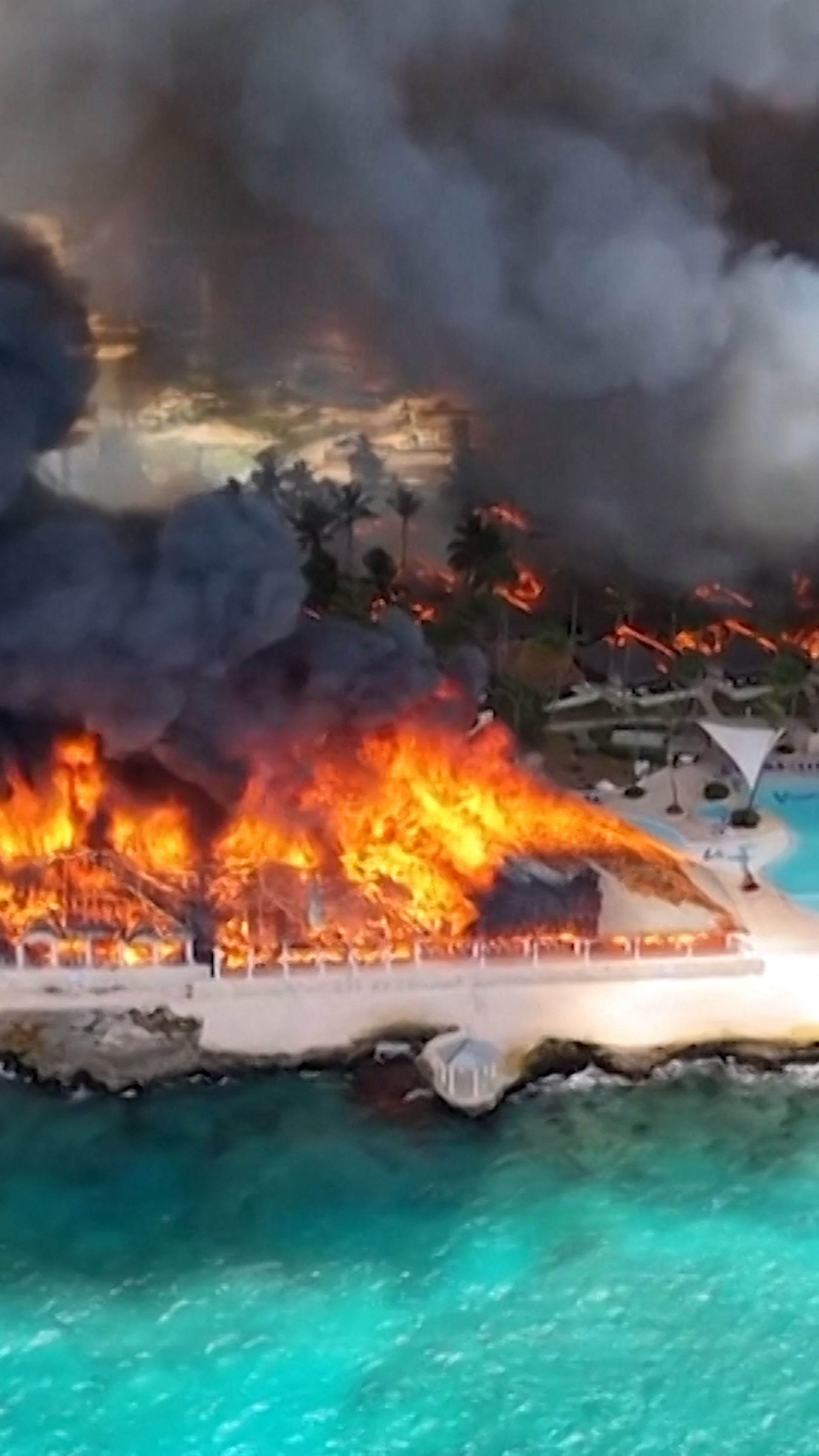 Les images d’un gigantesque incendie ravageant un complexe hôtelier en République dominicaine
