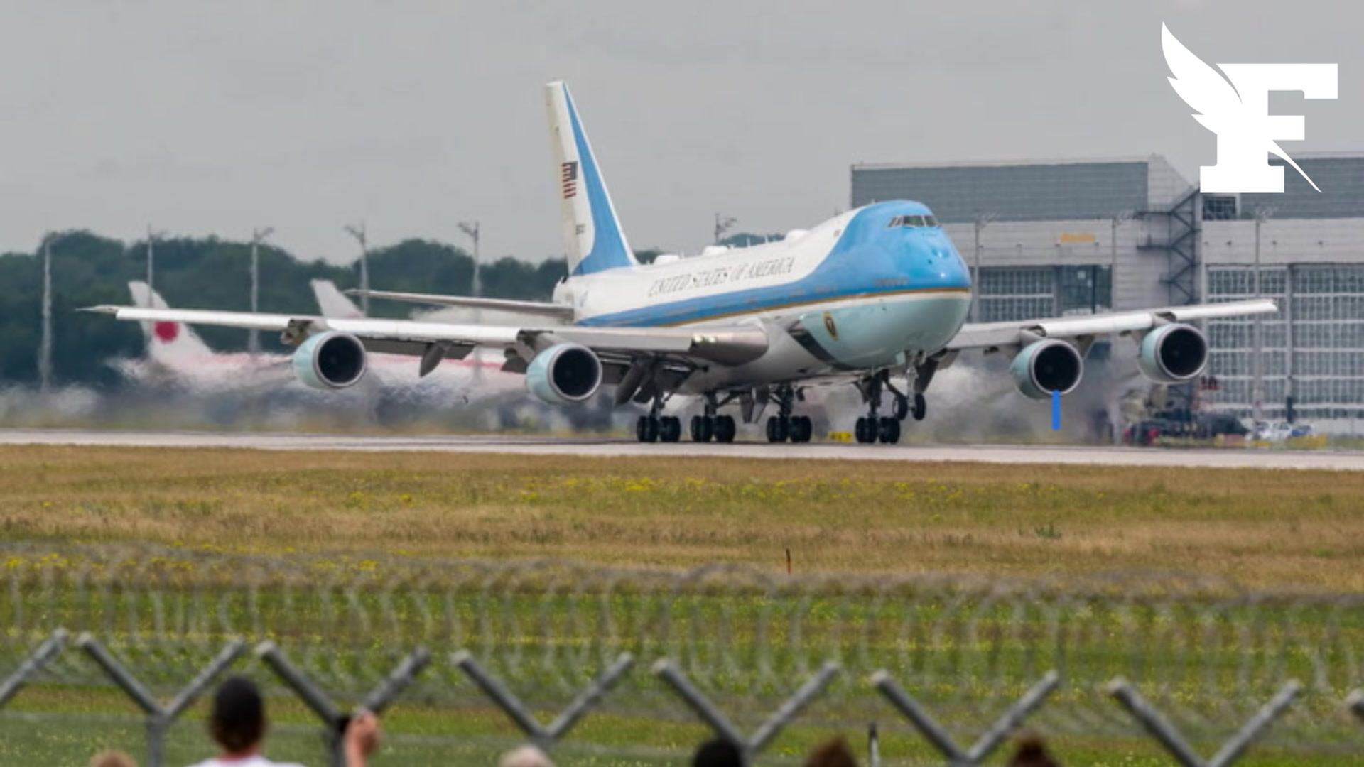 «Bien joué, bon et fidèle serviteur»: les responsables de la Maison-Blanche font leurs adieux à l'un des deux Air Force One