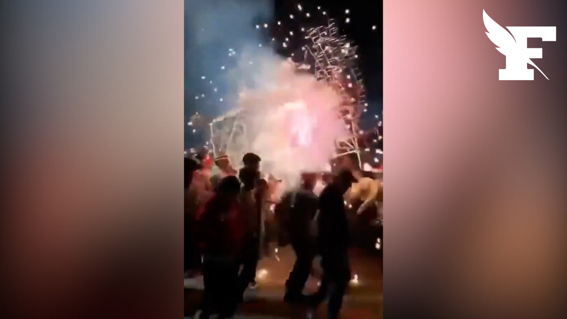 Les images sidérantes d'une explosion de feux d'artifice qui a fait plusieurs morts lors d'une fête au Mexique
