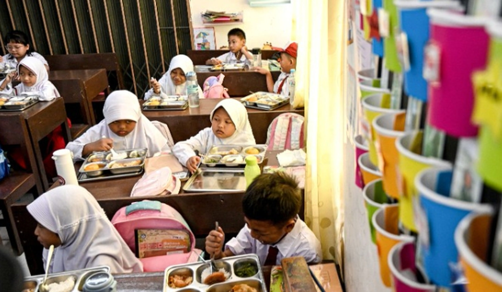 Indonésie : des centaines d'élèves intoxiqués par un repas scolaire gratuit
