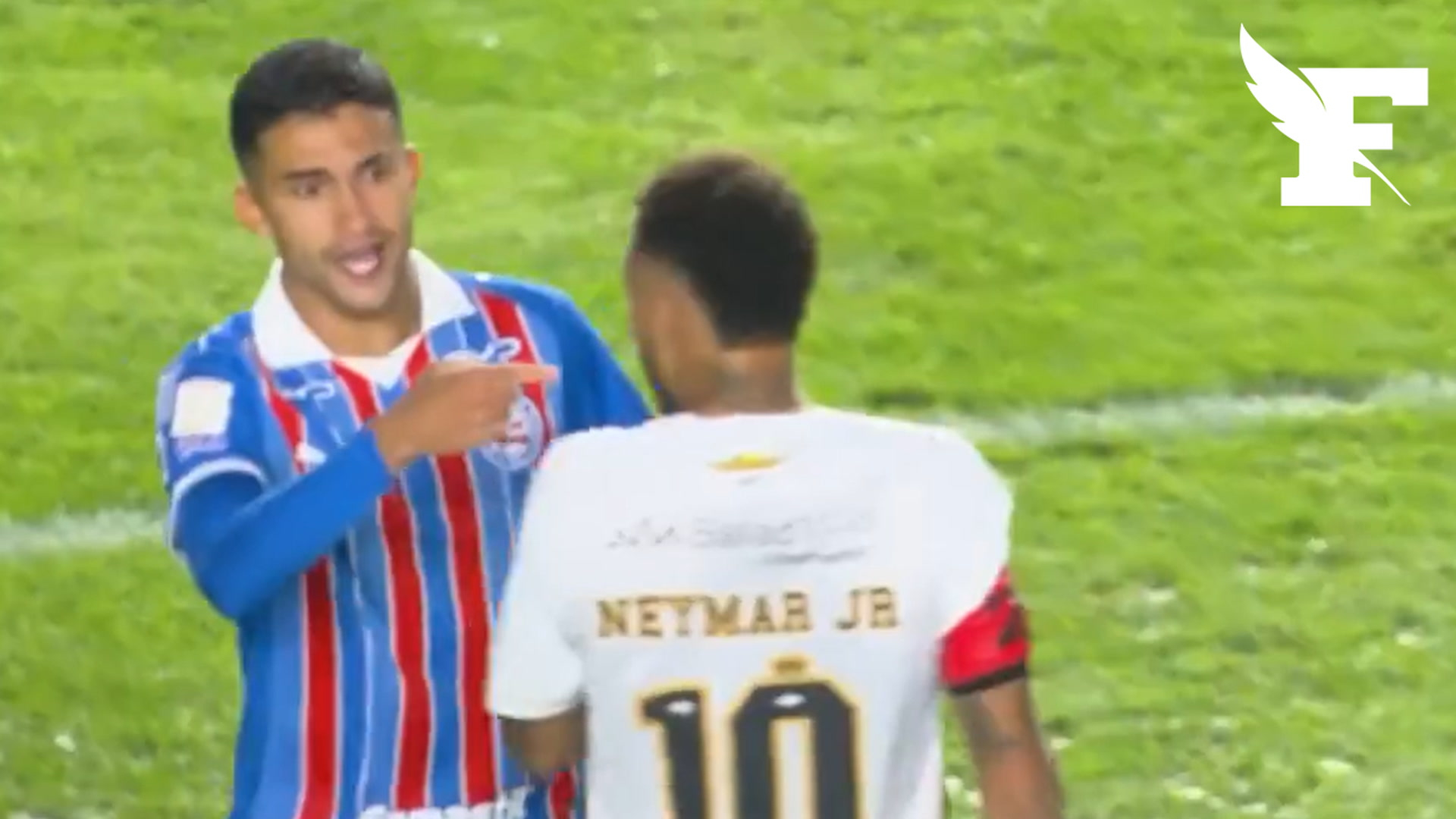 Football: Neymar exclu d'un match contre Bahia après avoir masqué sa bouche pour parler
