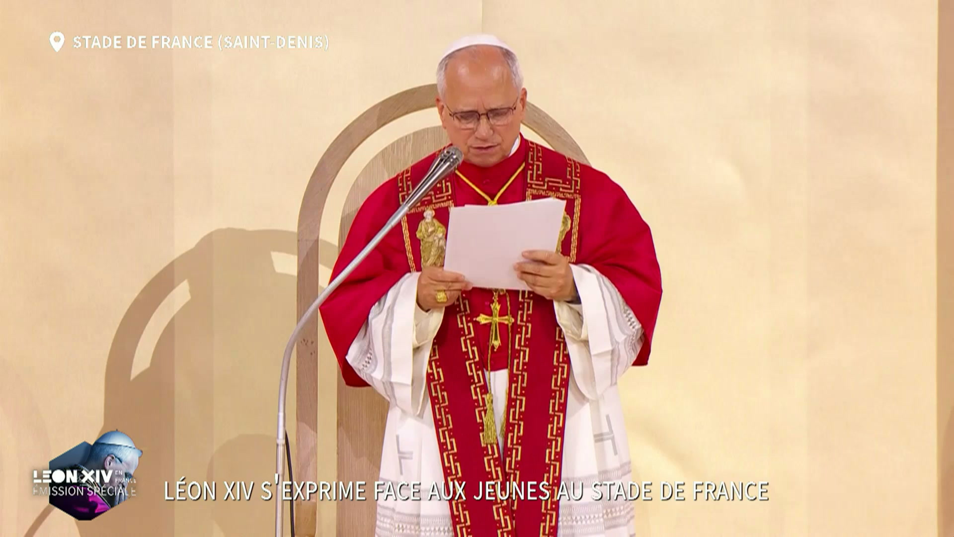 «Nous sommes des hommes et des femmes de Dieu», affirme le pape Léon XIV face aux 80.000 jeunes rassemblés au Stade de France