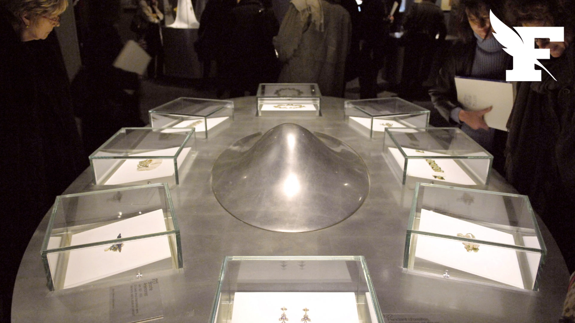 Une vingtaine de bijoux ont été dérobés lors d'un cambriolage du musée Lalique en Alsace