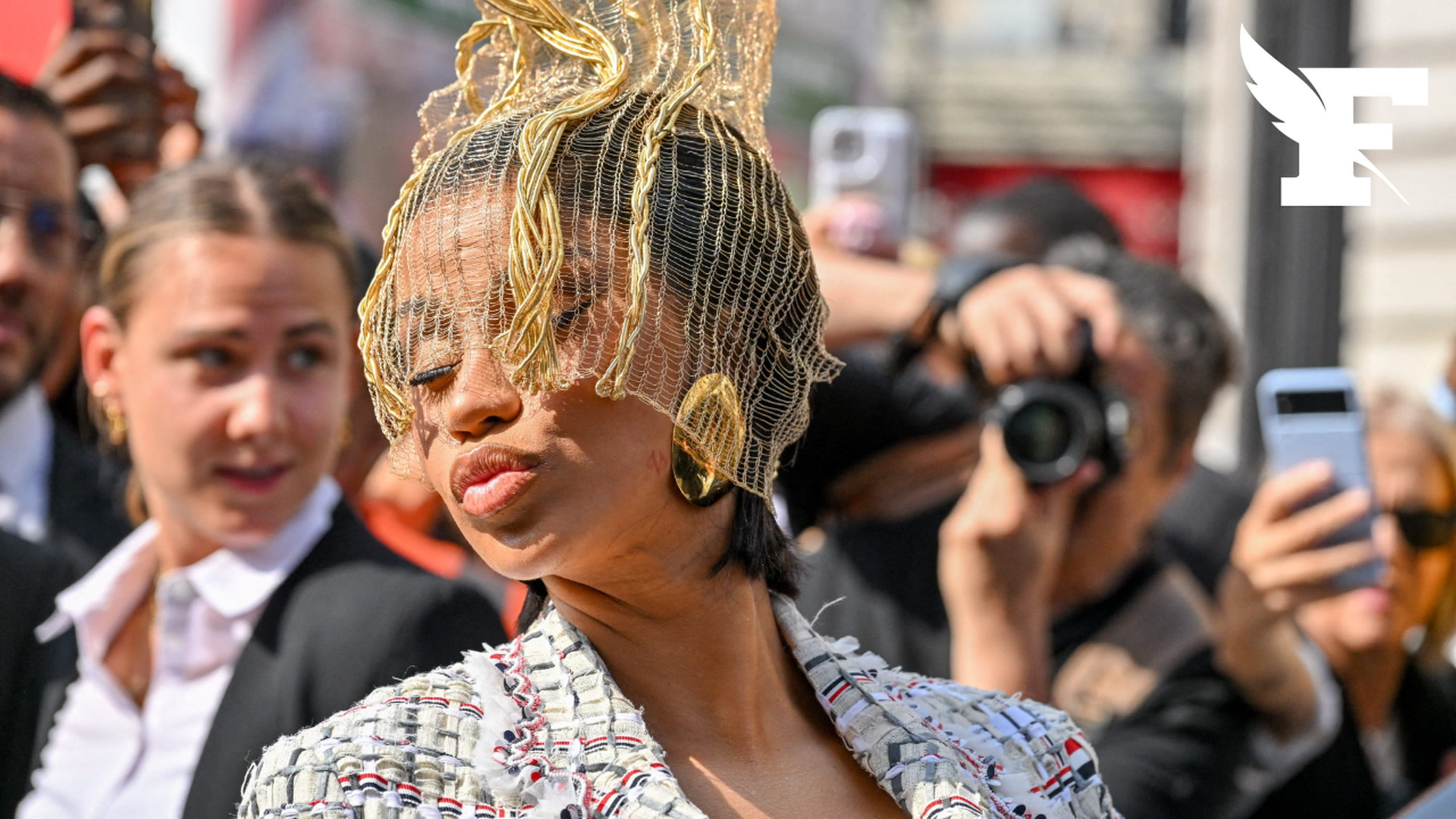 Cardi B: la chanteuse jette son micro sur une spectatrice