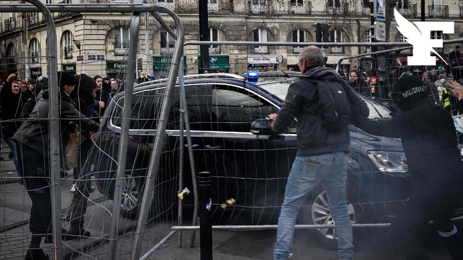 Réforme des retraites: à Nantes, des gendarmes forcent un barrage de manifestants pour éviter un drame