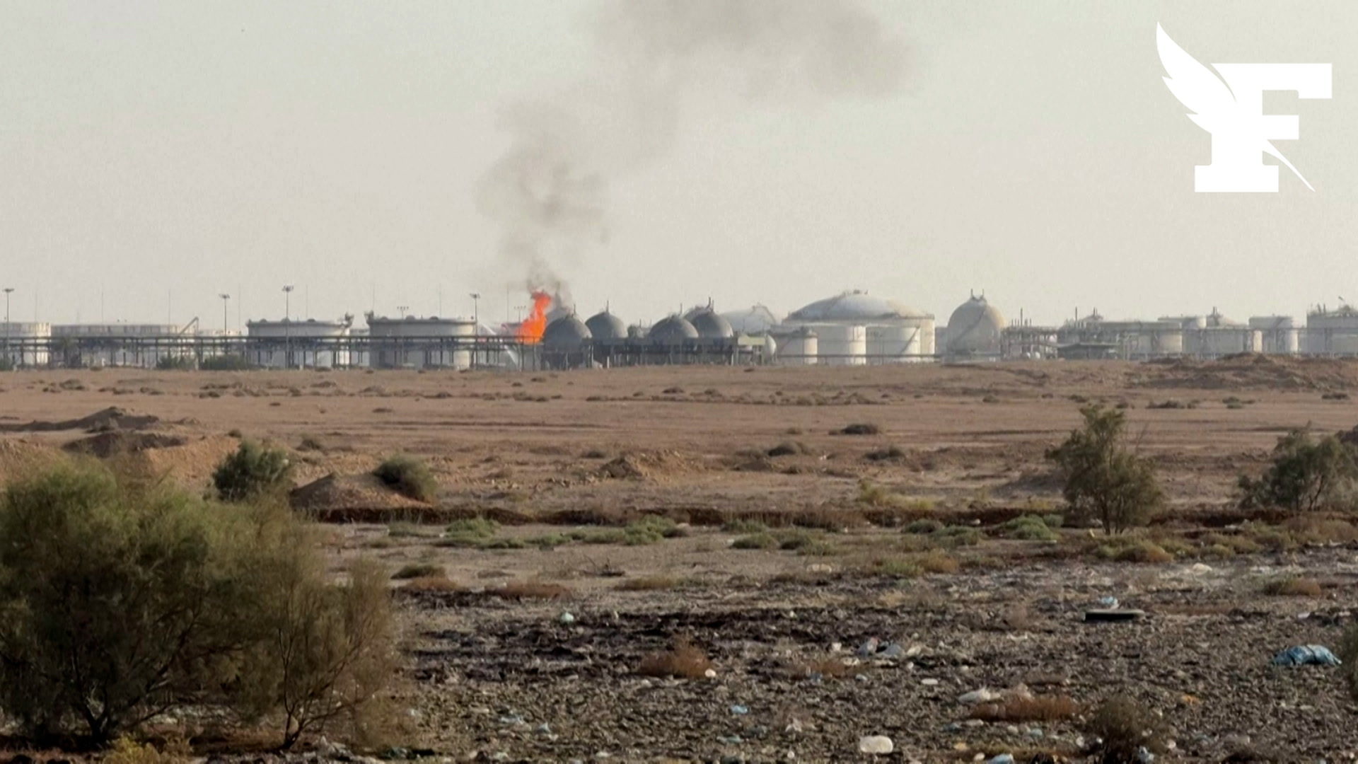 Arabie saoudite: les images des flammes près d'un site du géant pétrolier Aramco