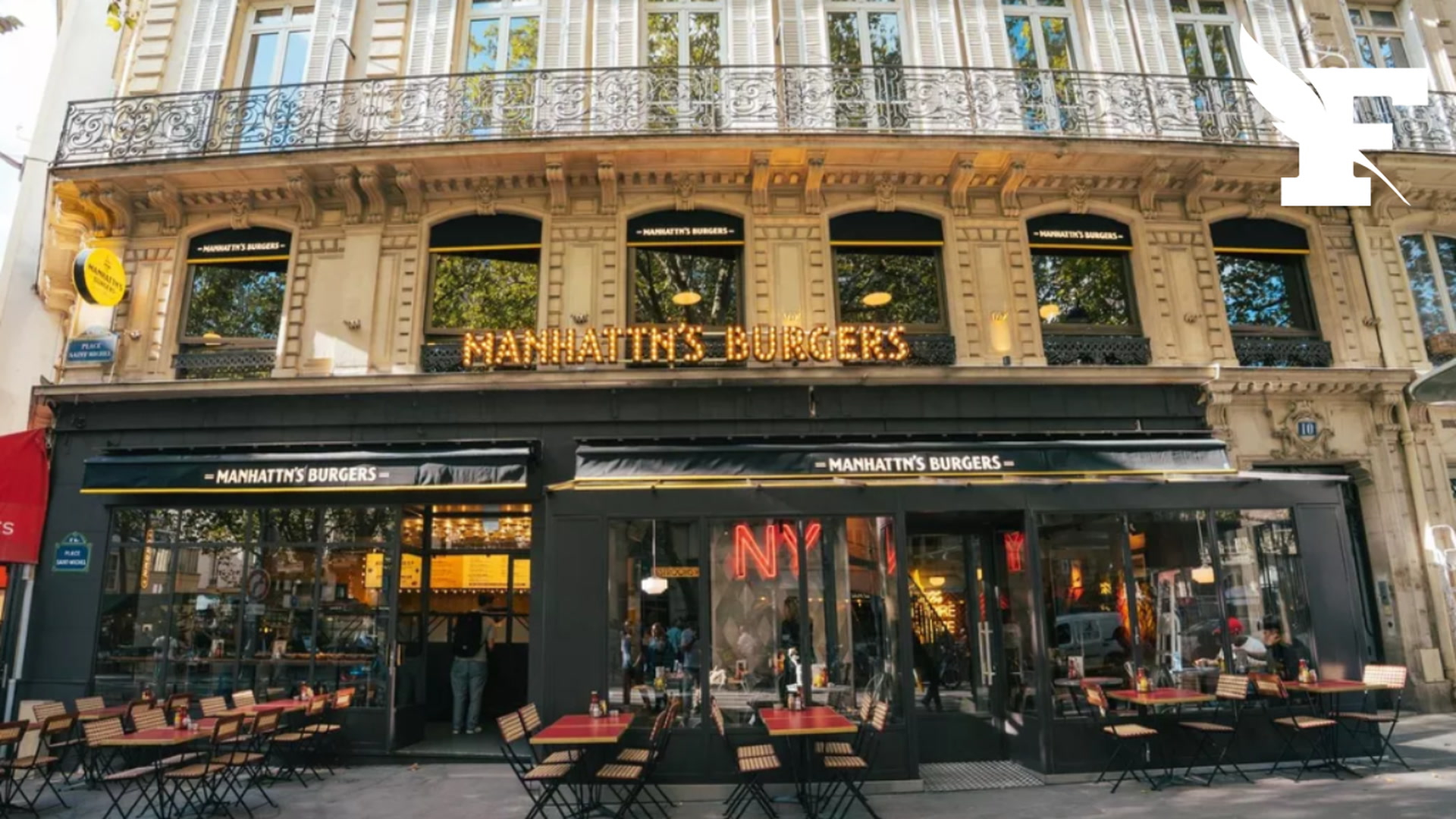 Paris : un restaurant de burger remplace Gibert Jeune place Saint-Michel