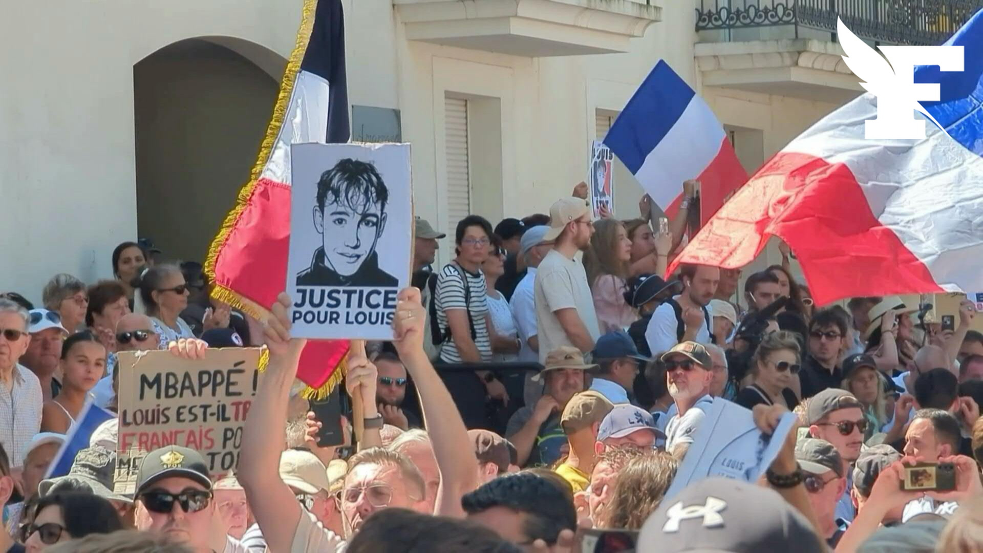 Narbonne: les images de la marche blanche organisée par la mère de Louis, lynché à mort