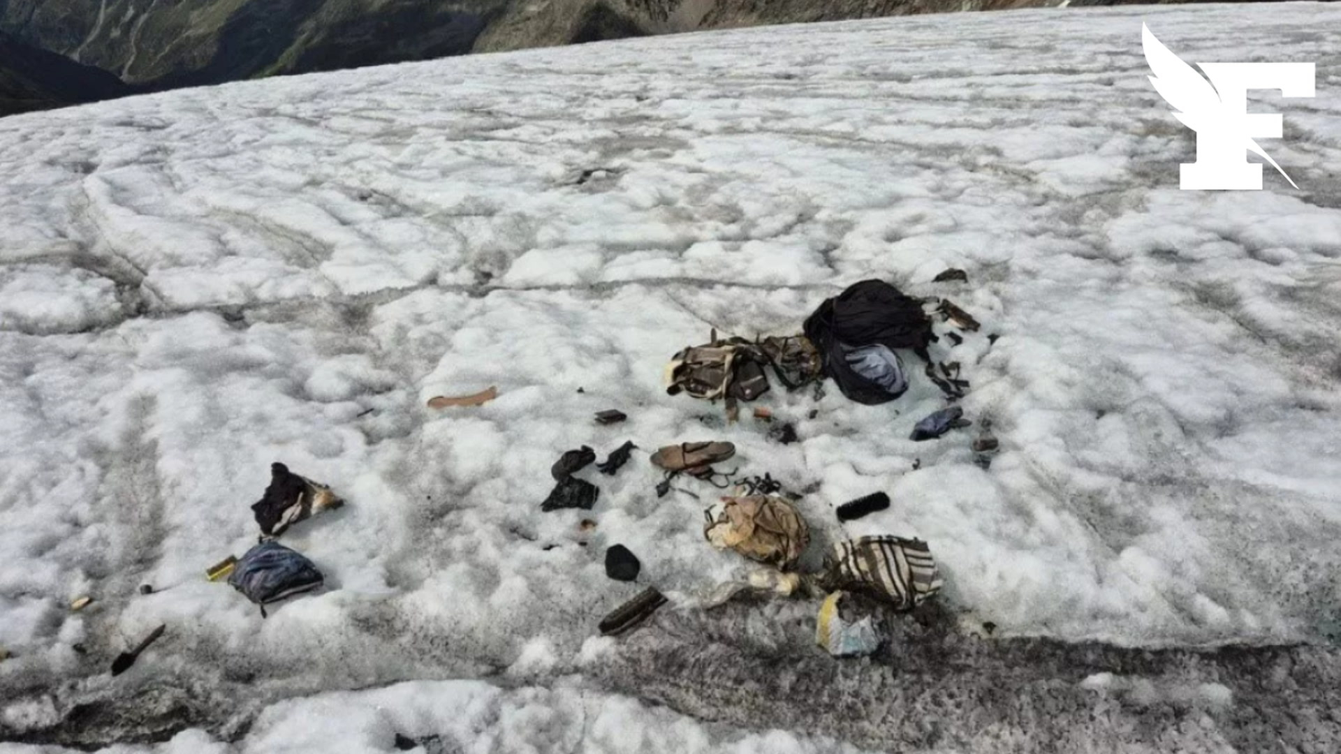 Un alpiniste retrouve un sac à dos abandonné depuis 60 ans dans un glacier