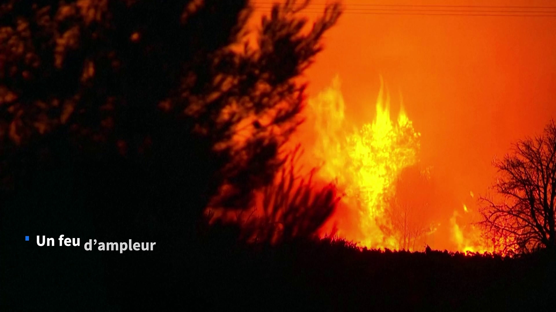 Aude: les images des violents incendies en cours