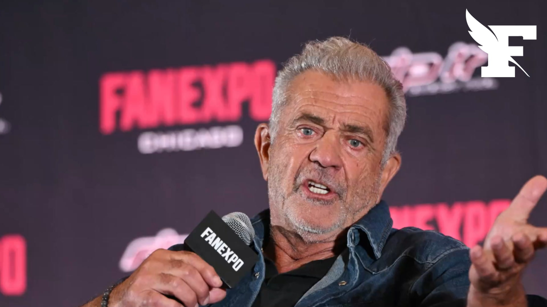 Mel Gibson s'excuse après s’être moqué d’une interprète en langue des signes