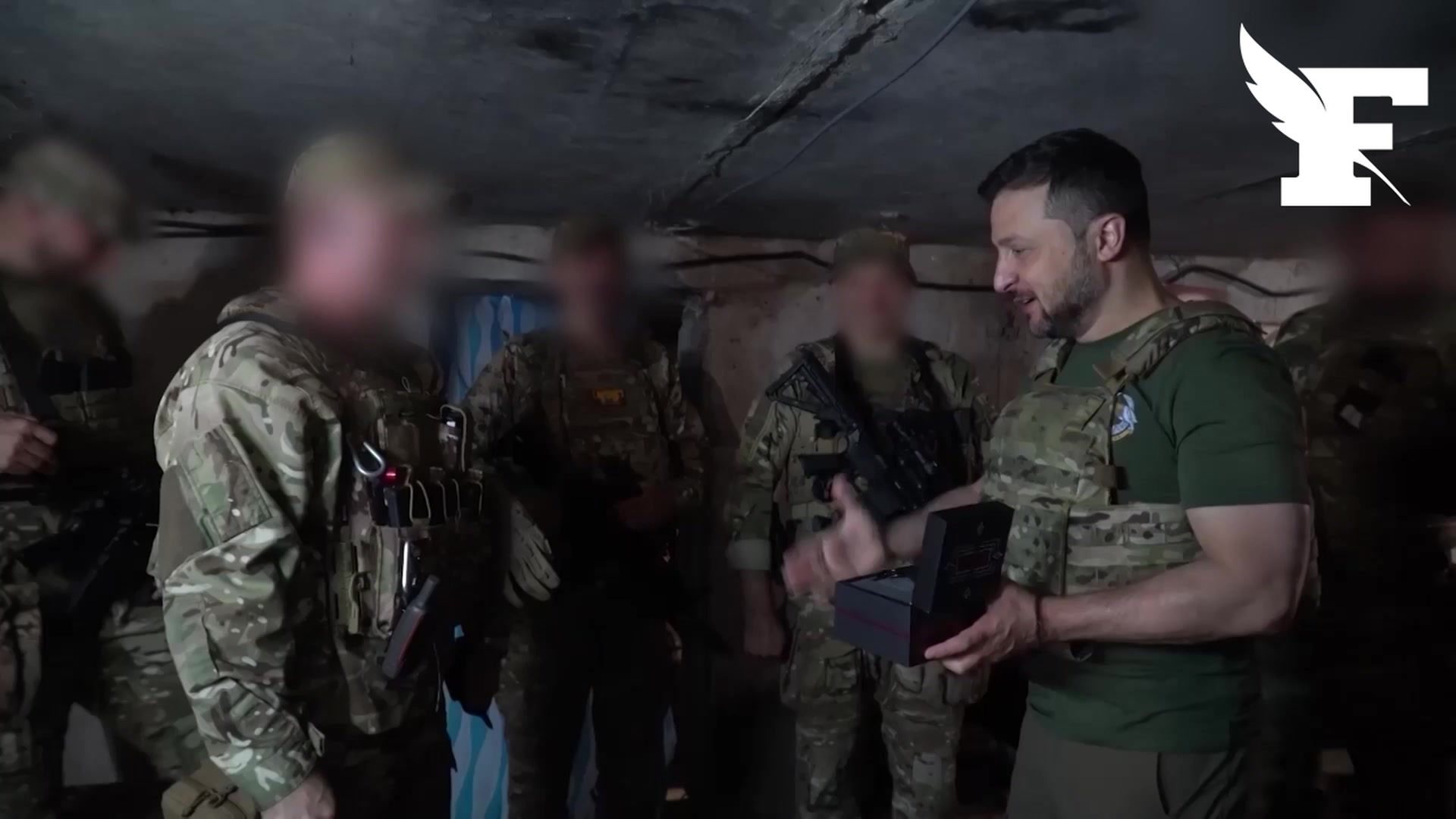 Guerre En Ukraine Zelensky Visite Les Positions Des Forces Spéciales