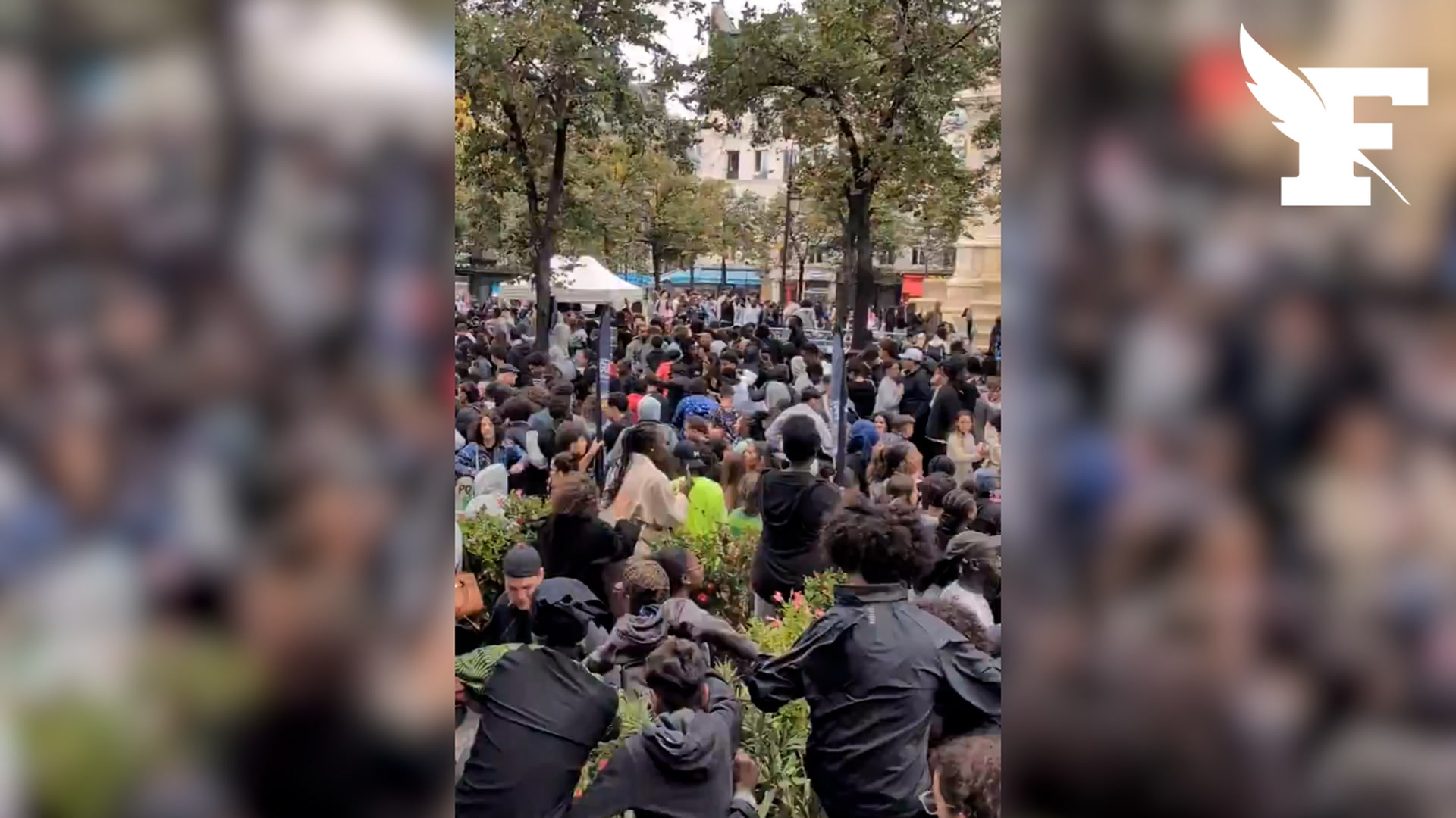 Paris: les images de l'émeute lors de l'ouverture d'un restaurant à Châtelet-Les Halles