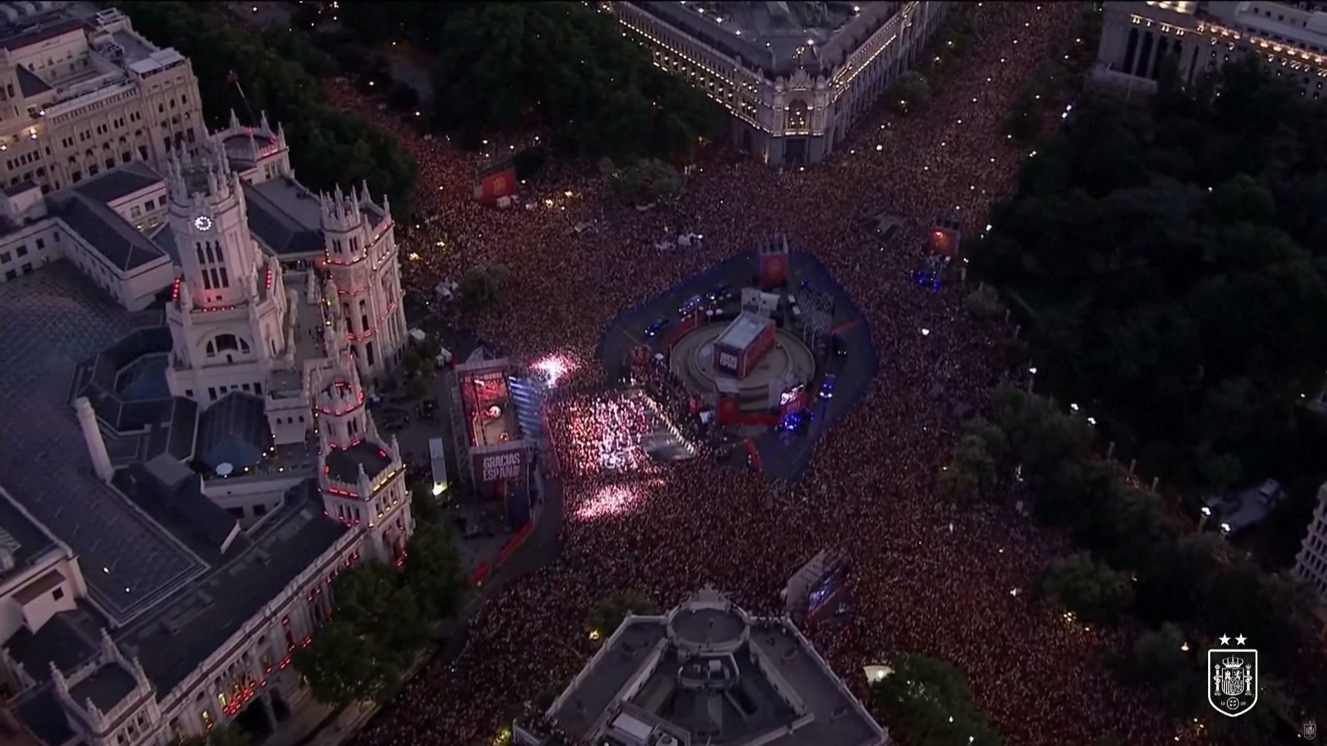 Coupe du monde : la place Cibéles envahie par les fans de la Roja