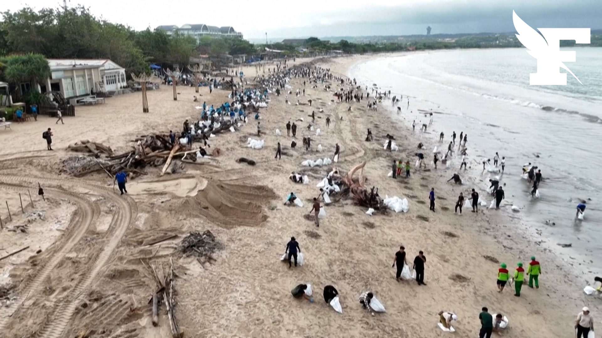 «La situation n’a jamais été aussi grave» : à Bali, près de 600 bénévoles mobilisés pour collecter des déchets plastiques