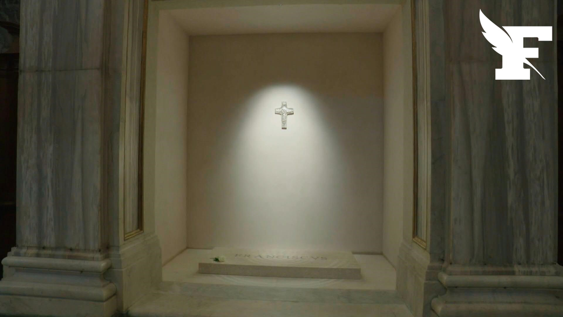 Le Vatican dévoile les images de la tombe du pape François