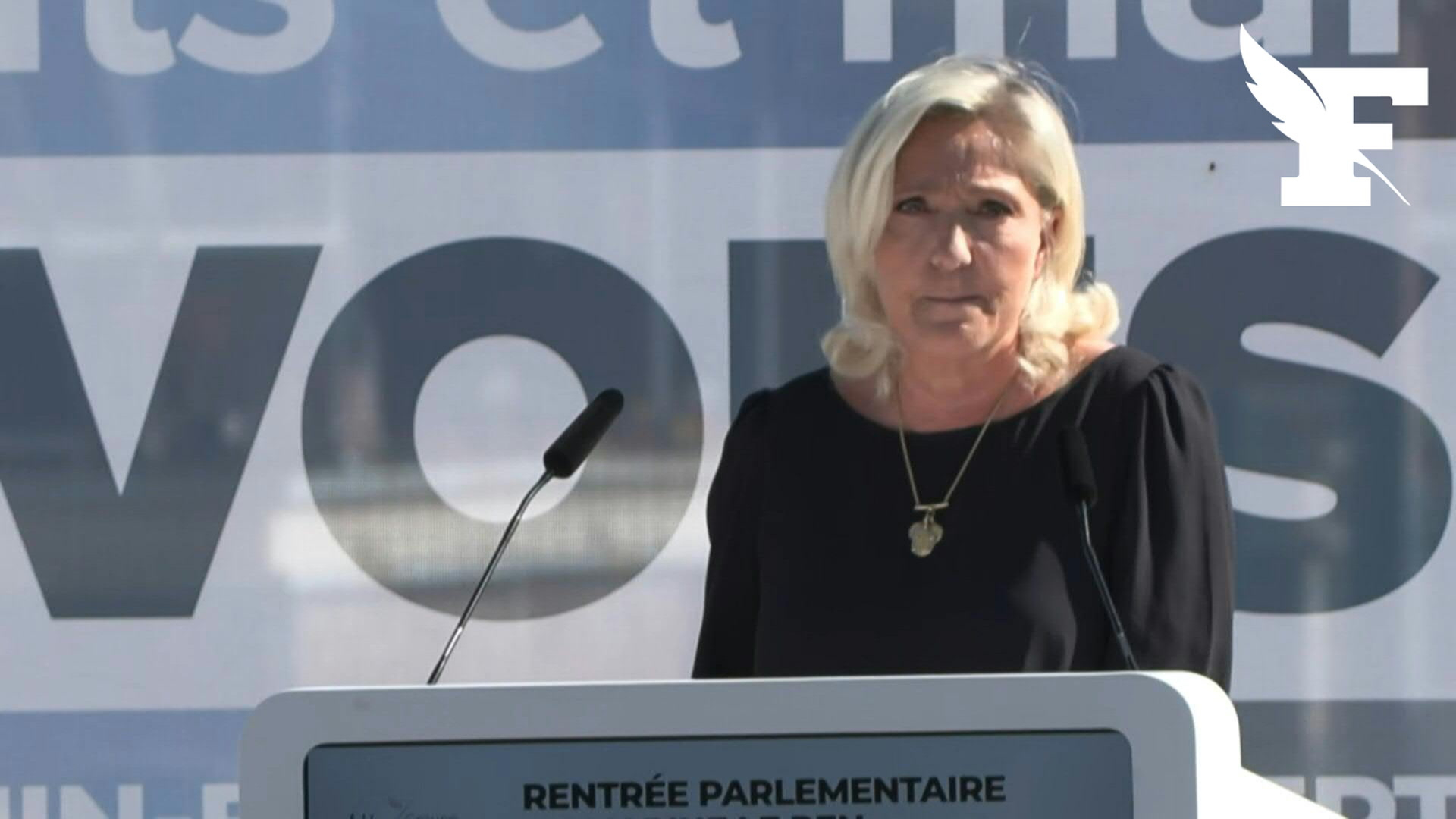 «La France est en état d'asphyxie démocratique», fustige Marine Le Pen