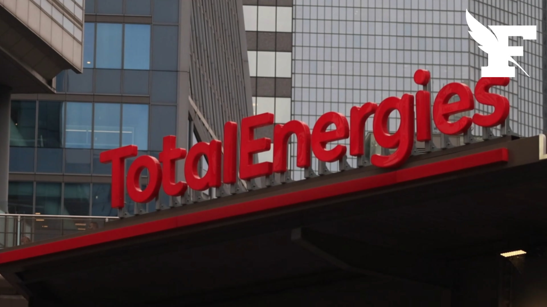 TotalEnergies annonce prendre en charge la facture de carburant des pompiers français pour tout l’été