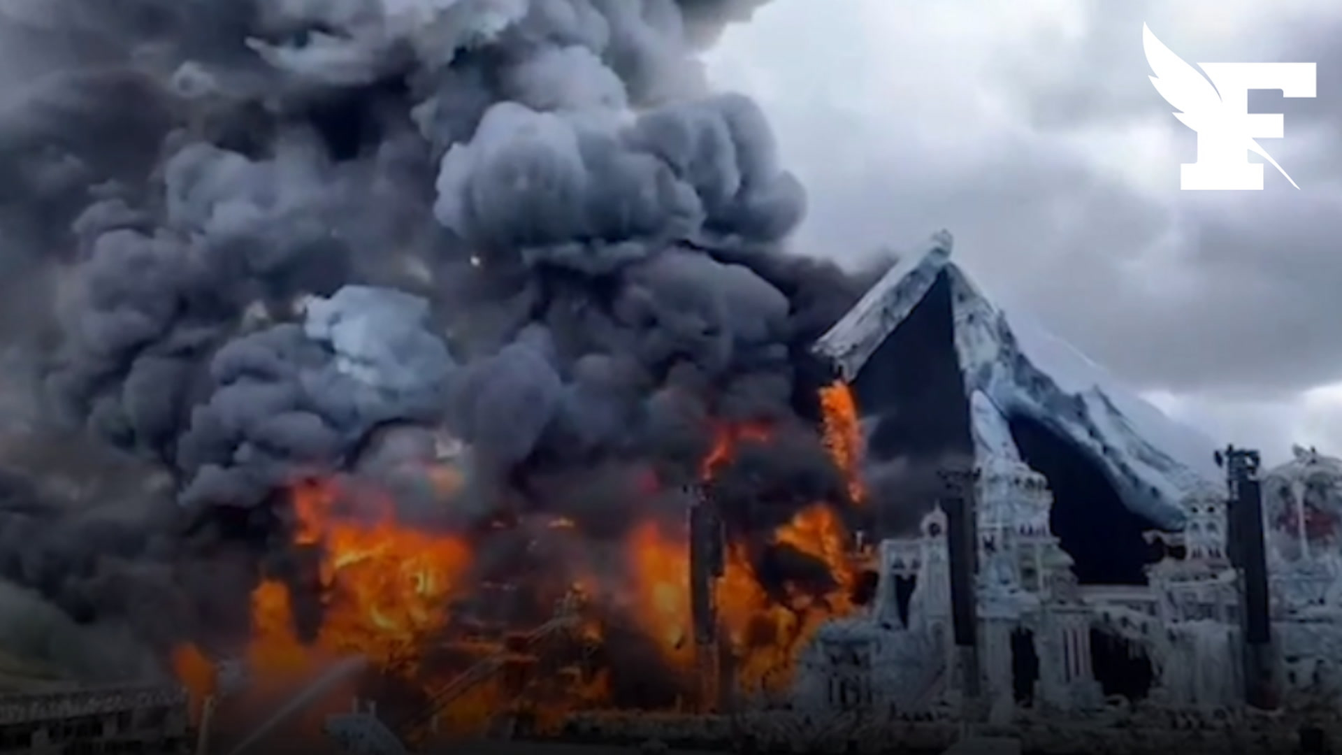La scène principale de Tomorrowland détruite par un important incendie