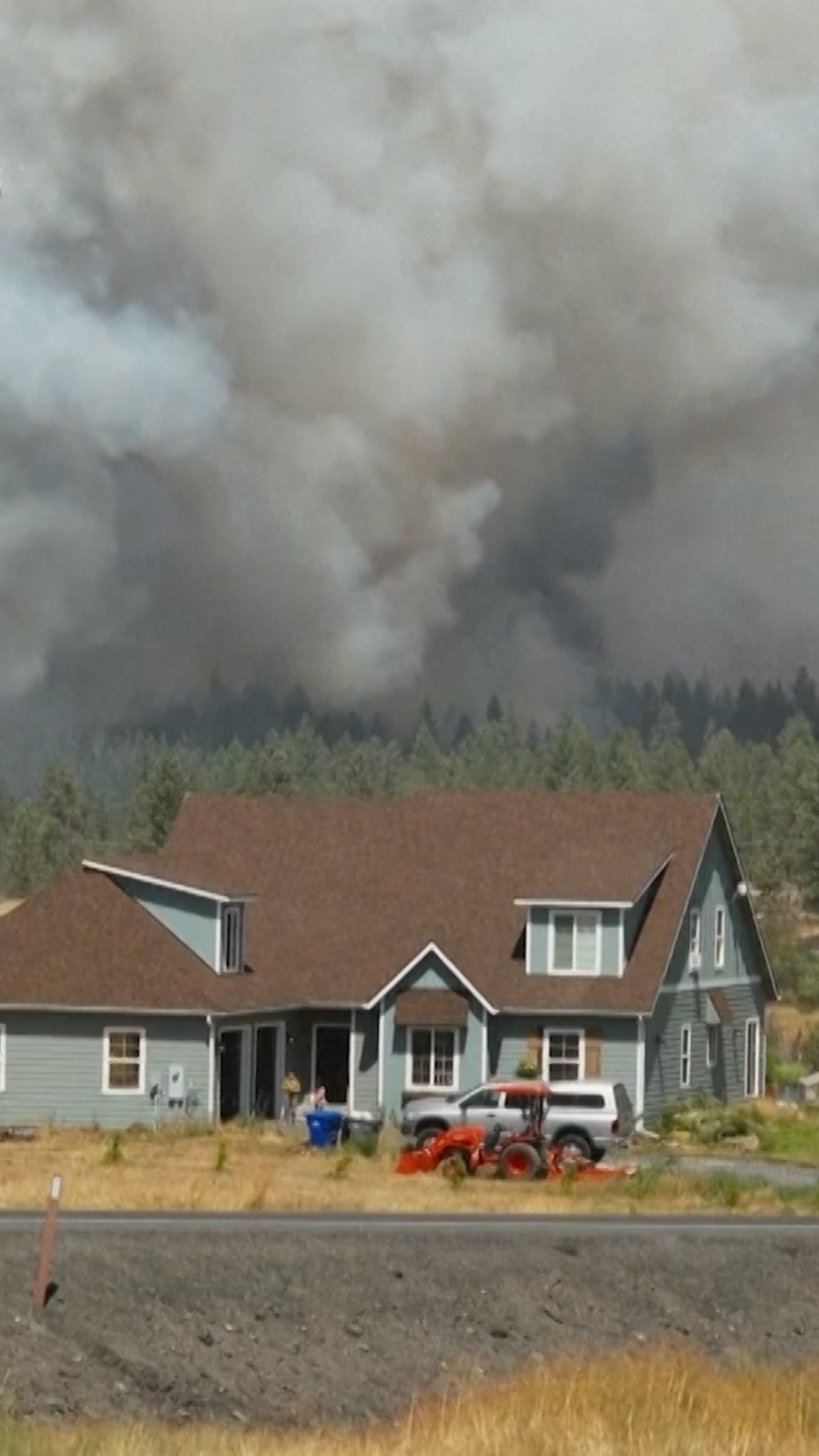 Les images des flammes qui ravagent l’État de Washington, l’état d’urgence décrété